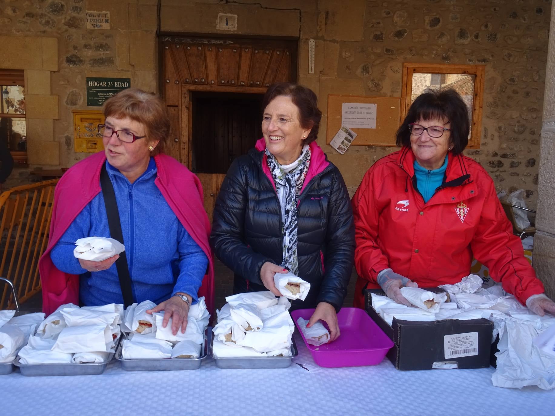 Paseo 'Por la vida', celebrado entre Santo Domingo de la Calzada y Santurde de Rioja, a beneficio de la AECC de La Rioja