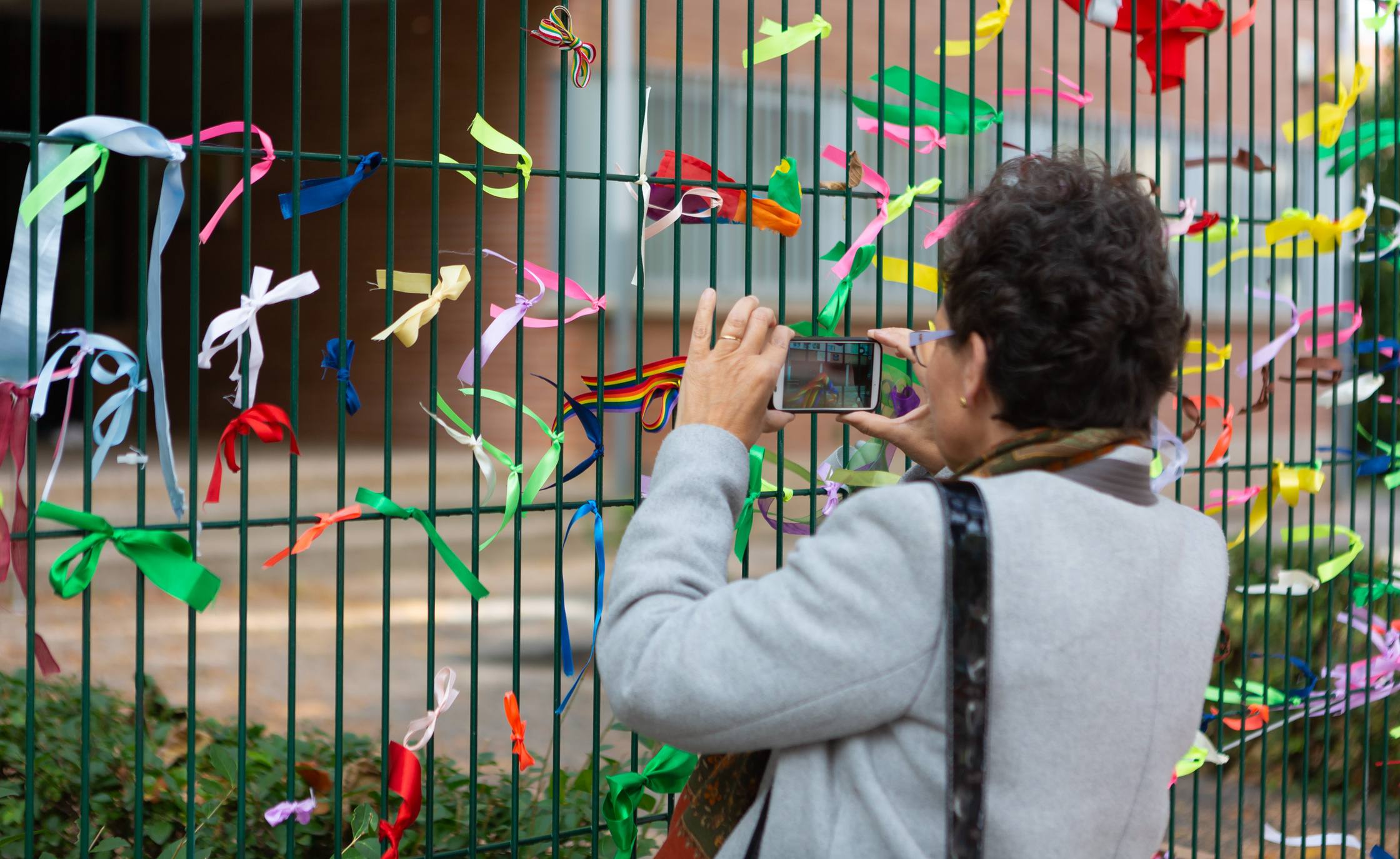 Fotos: El CEIP Vicente Ochoa se llena de lazos