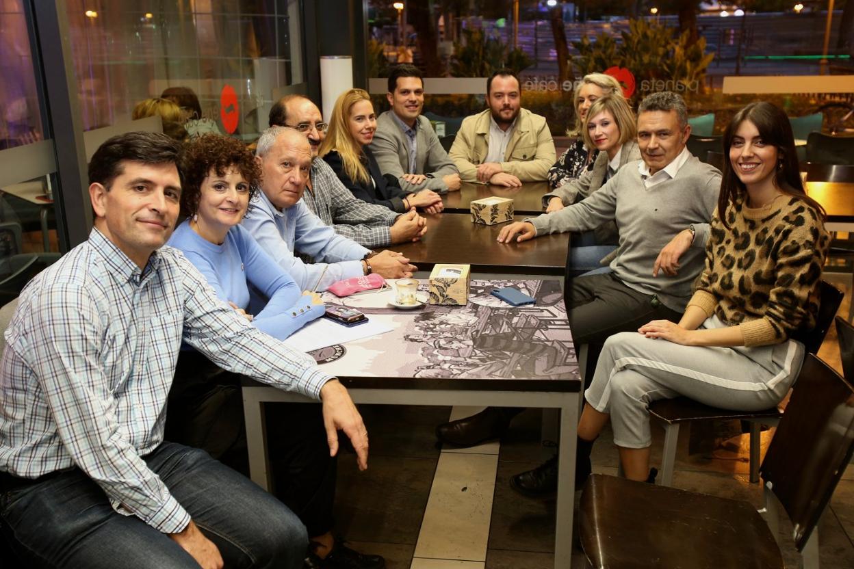 Acto del PP con afiliados y simpatizantes ayer en el parque Gallarza. :: juan marín