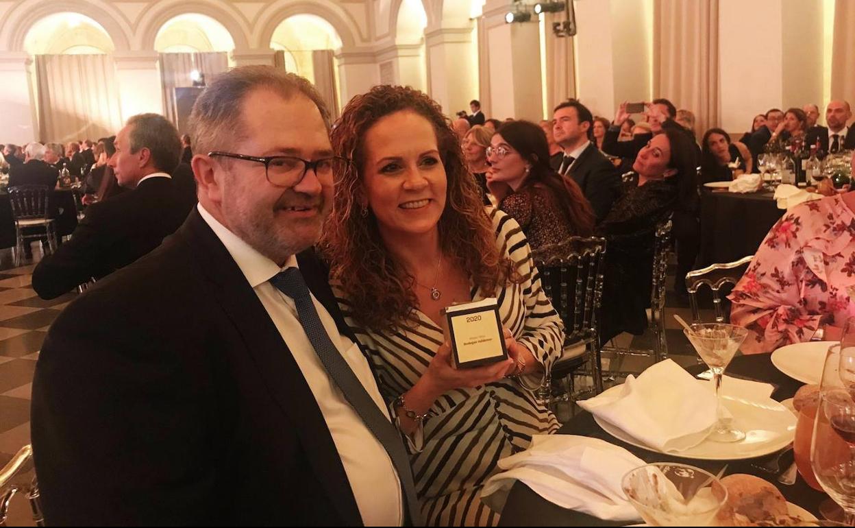 Ana Martínez Bujanda, de Valdemar, y Rubén y Juanma Lavín, de Villa-Lucía, junto a Ignacio Oñate y Pilar García, en la fase española de los premios.