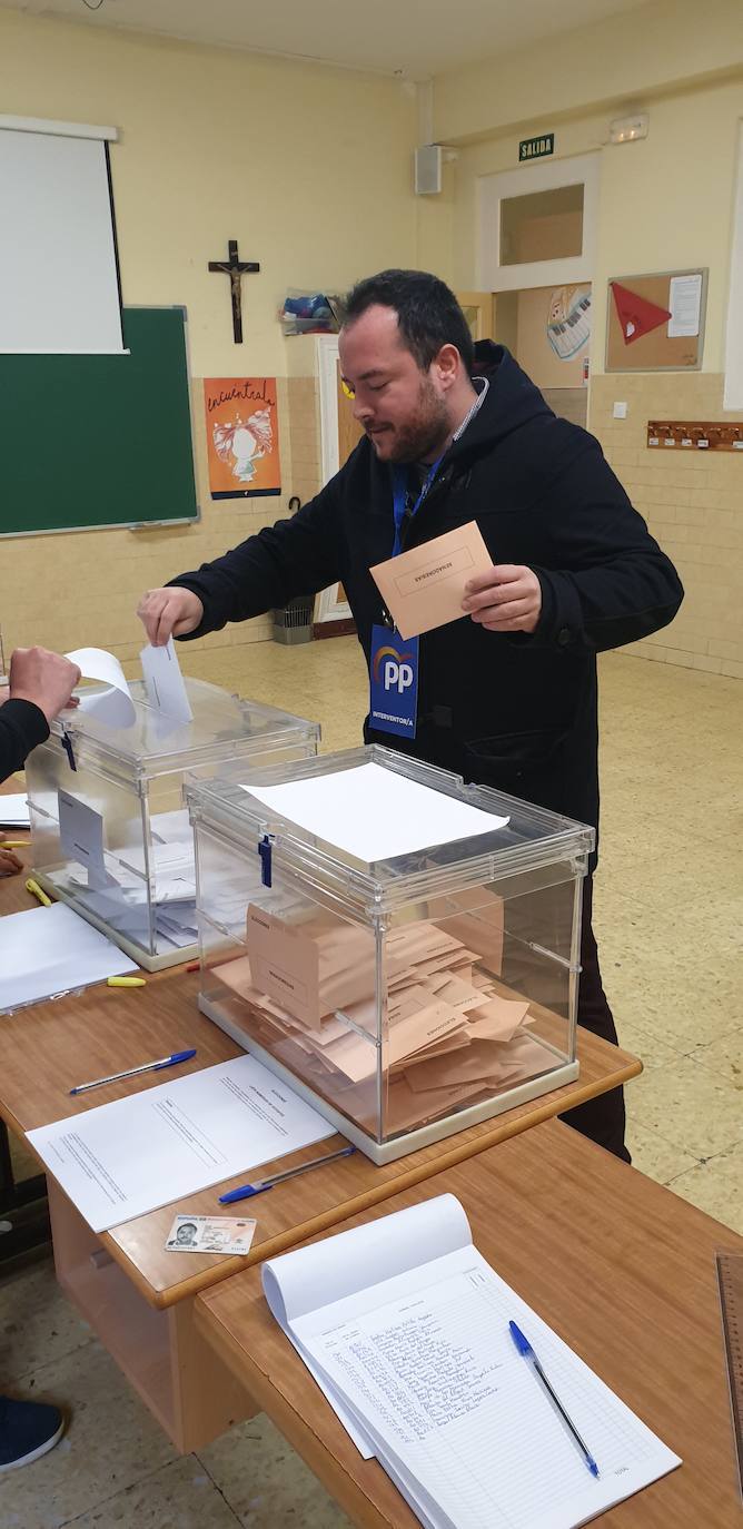 Fotos: Los candidatos riojanos votan