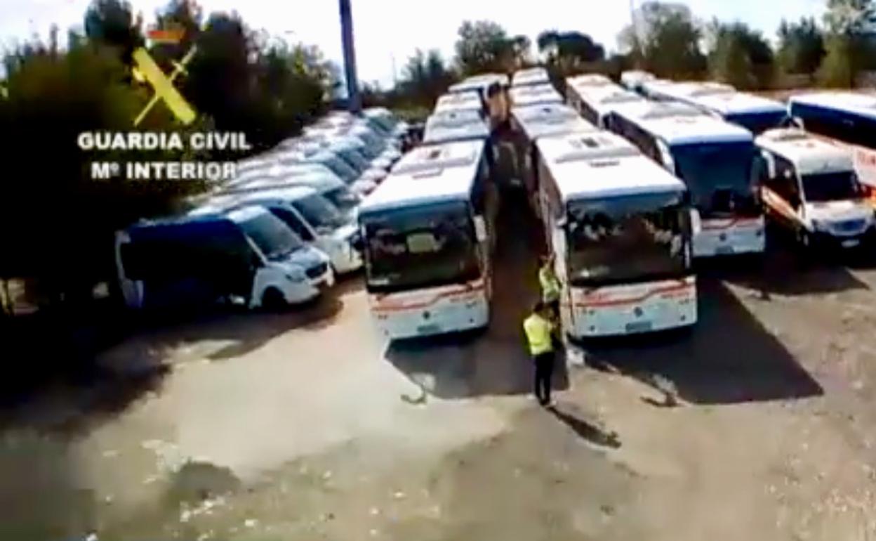 Detenido un transportista por realizar viajes ilegales en autobuses de viajeros