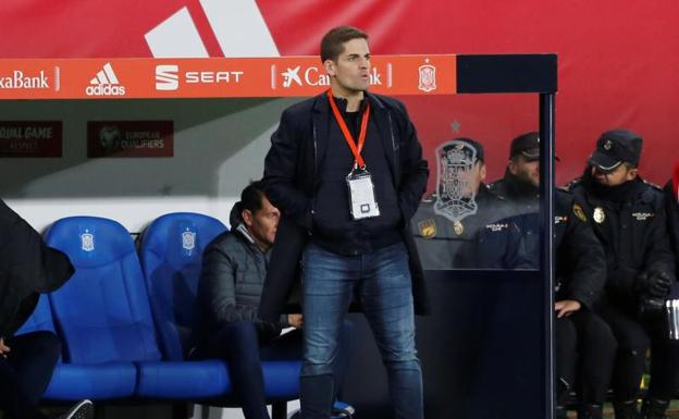 El seleccionador español, Robert Moreno, en el transcurso del partido del viernes antre Malta en el Ramón de Carranza de Cádiz.