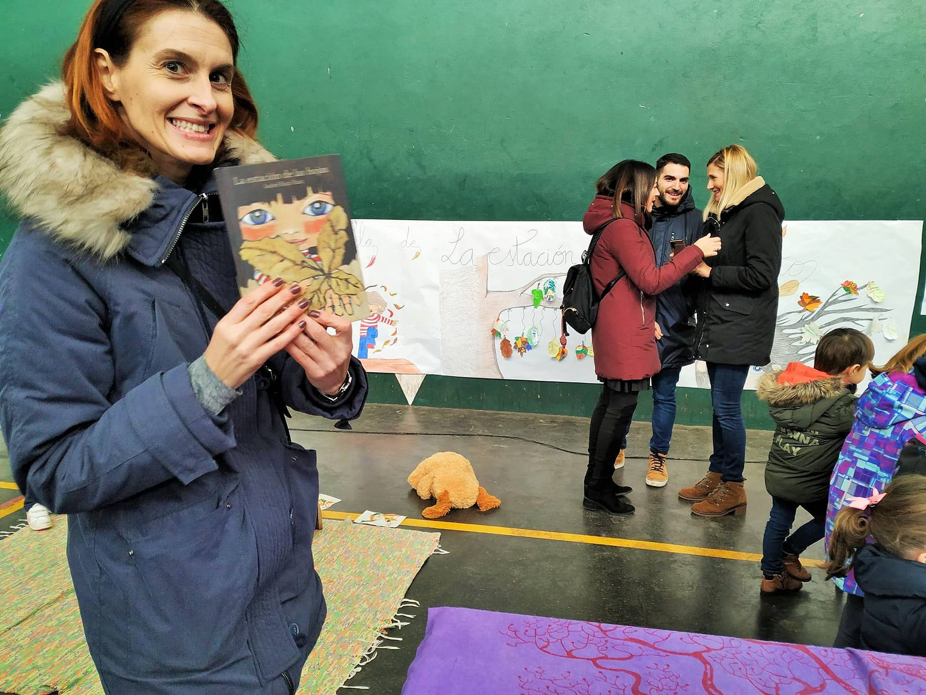 Tela de Cuentos: la jornada sobre libros infantiles y juveniles que se celebró ayer en el municipio y reunió a familias y amigos en un domingo lúdico y especial