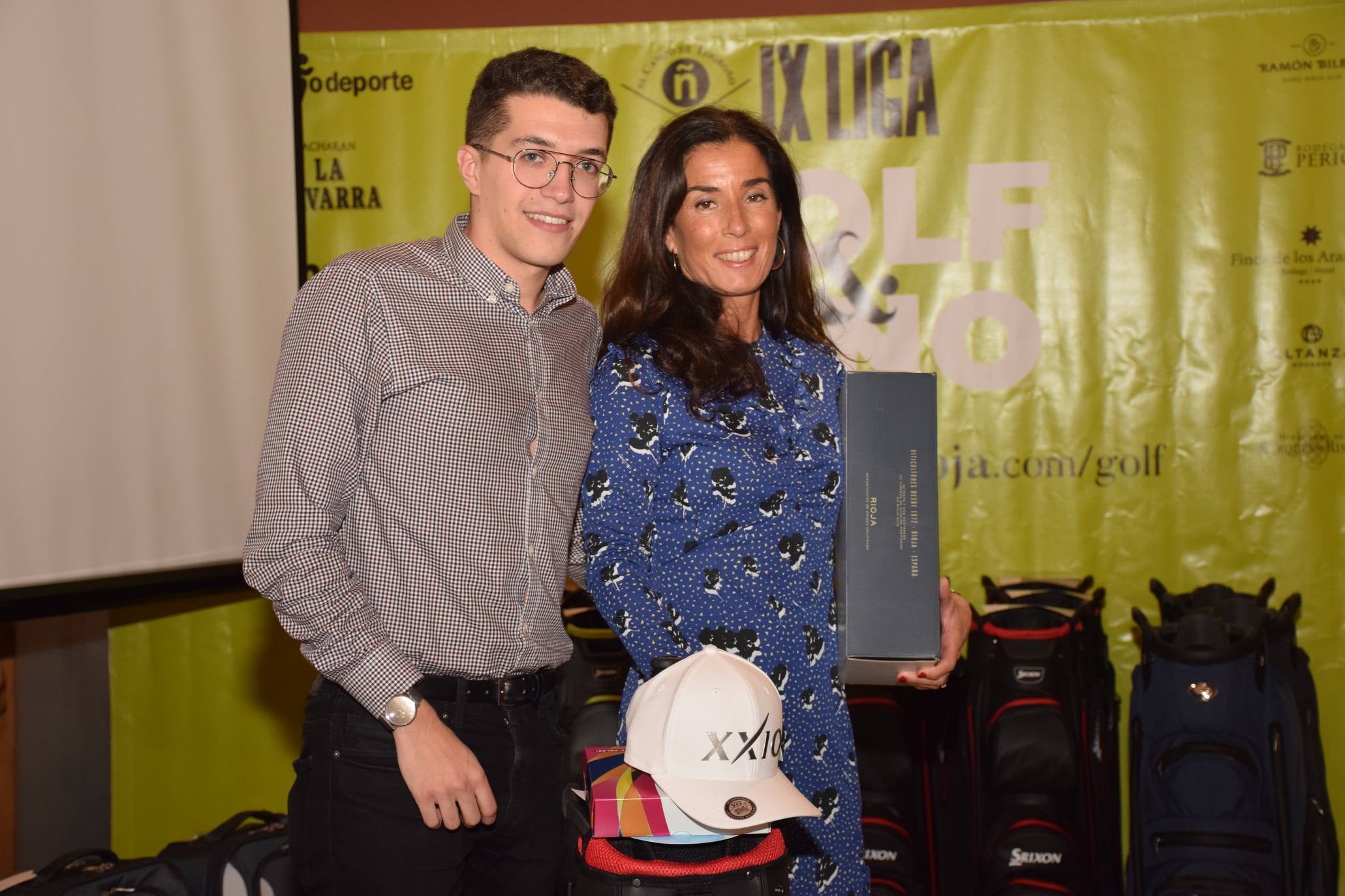 Entrega de premios a los ganadores de la Liga de Golf y Vino. 