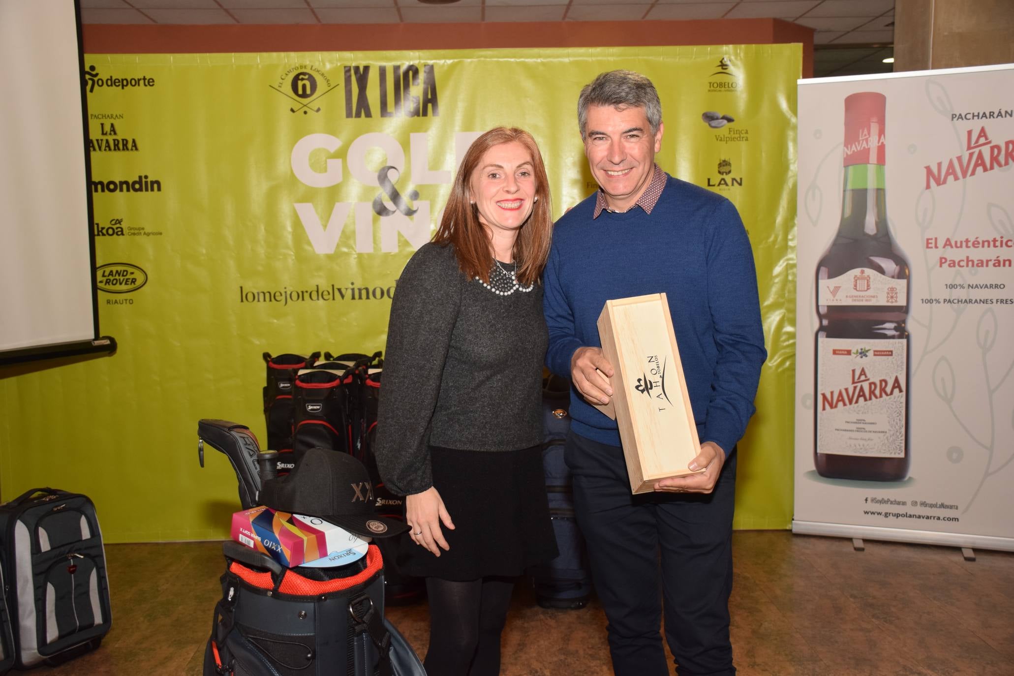 Entrega de premios a los ganadores de la Liga de Golf y Vino. 