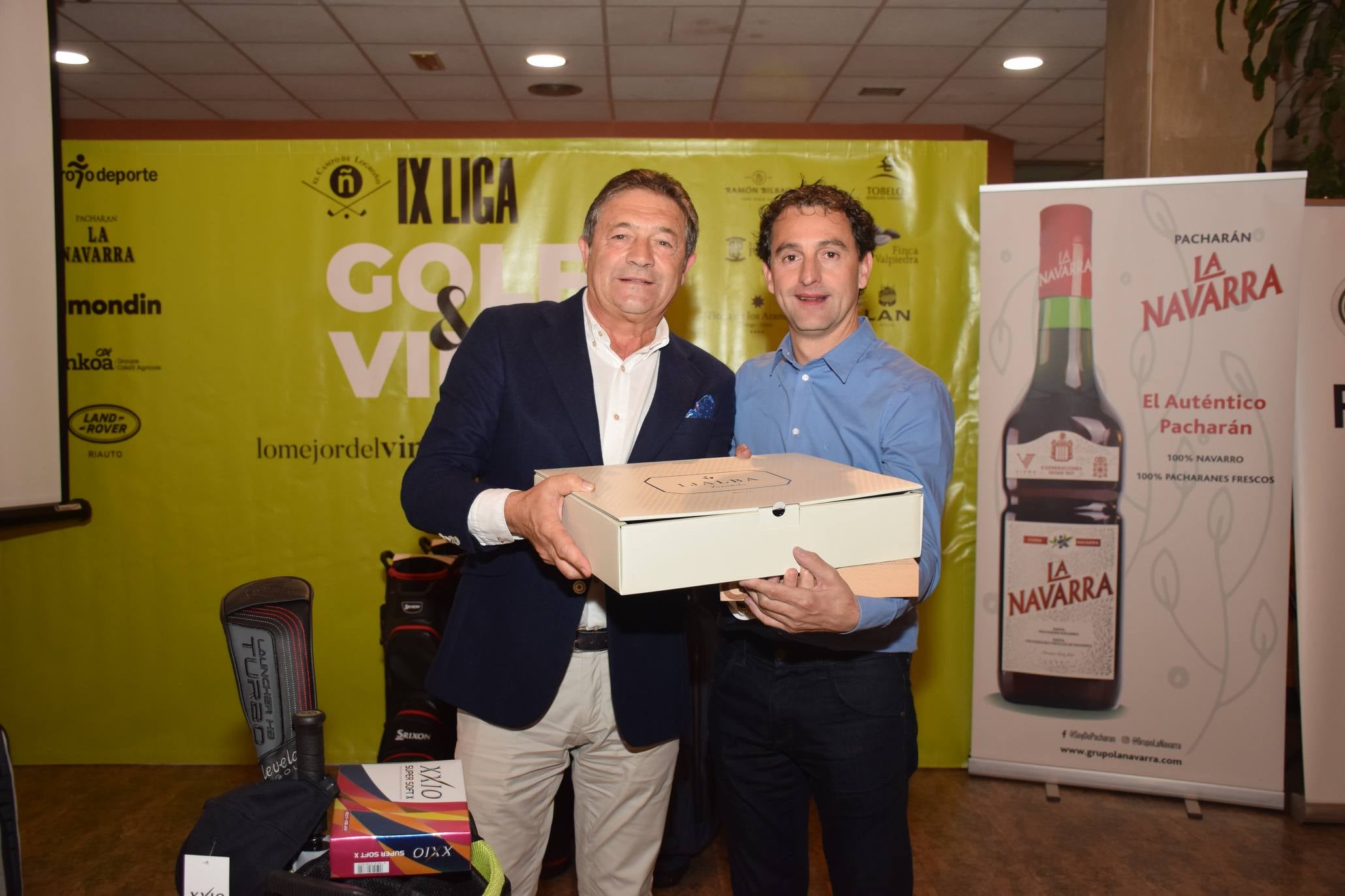 Entrega de premios a los ganadores de la Liga de Golf y Vino. 