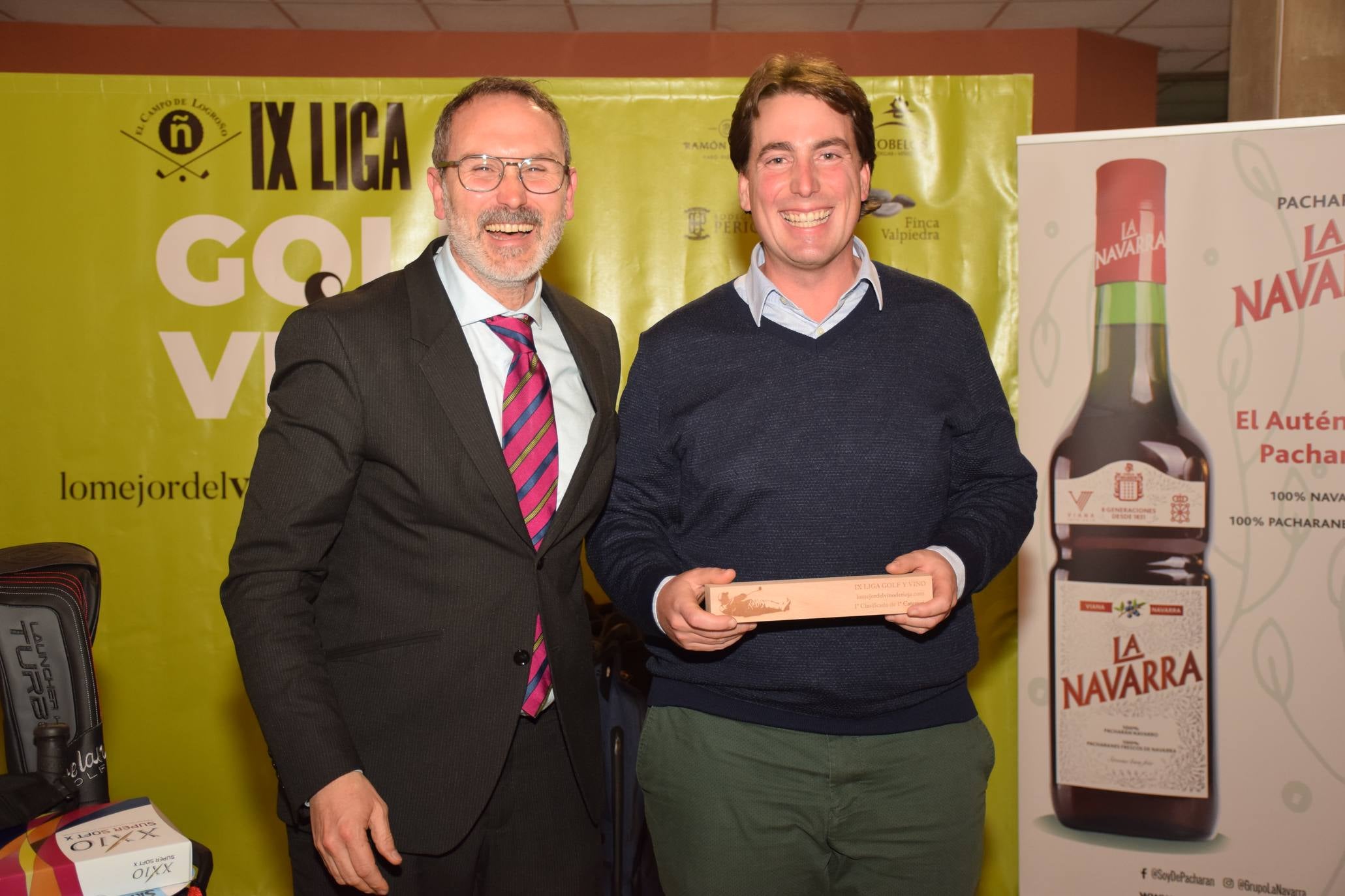 Entrega de premios a los ganadores de la Liga de Golf y Vino. 