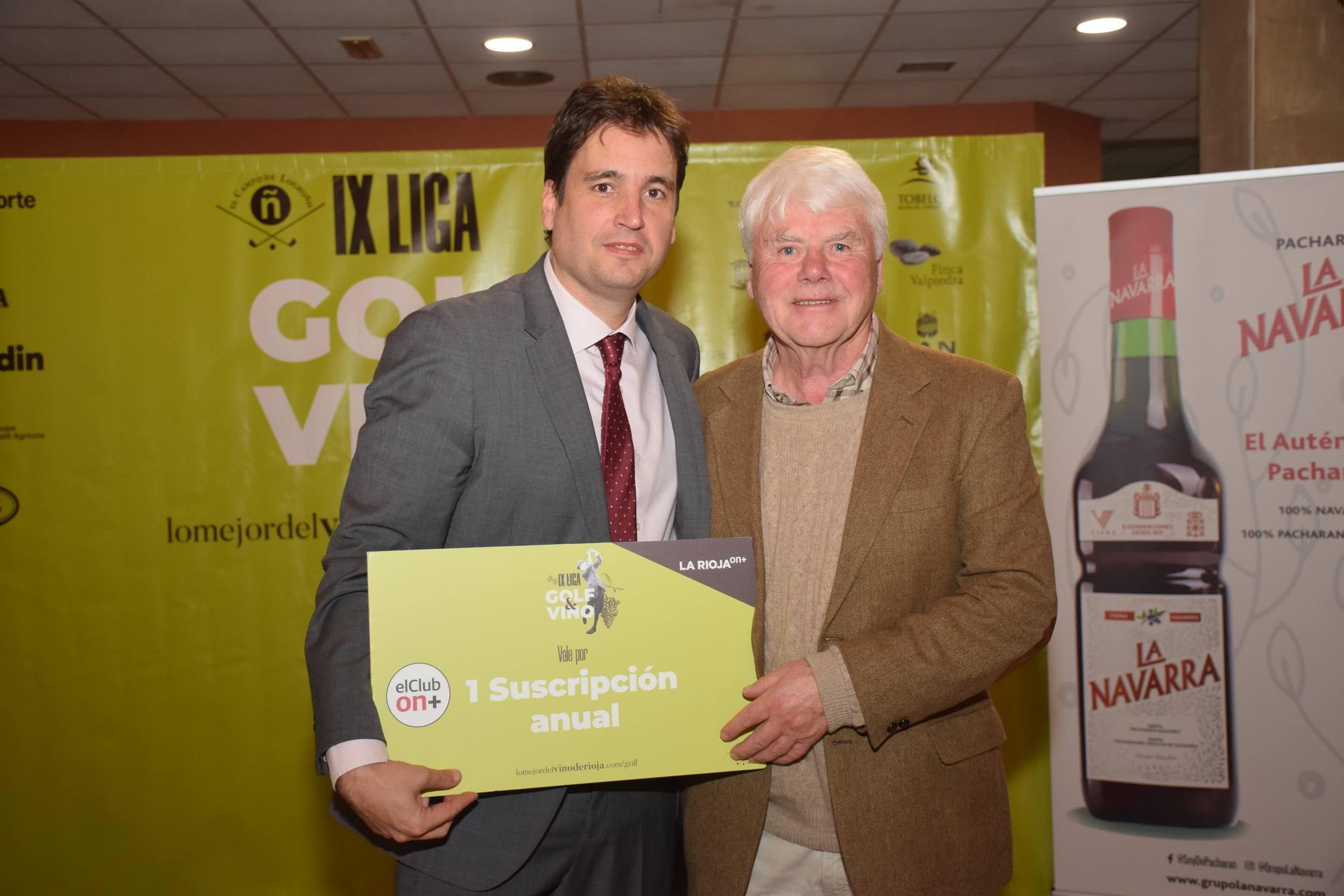 Entrega de premios a los ganadores de la Liga de Golf y Vino. 