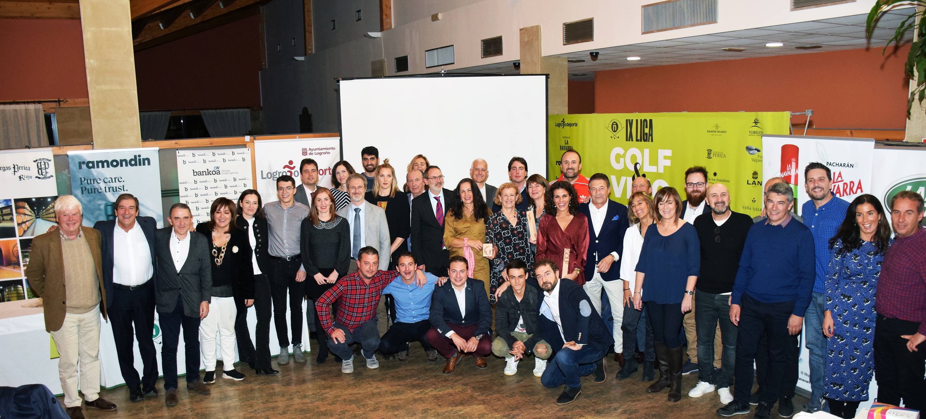 Entrega de premios a los ganadores de la Liga de Golf y Vino. 