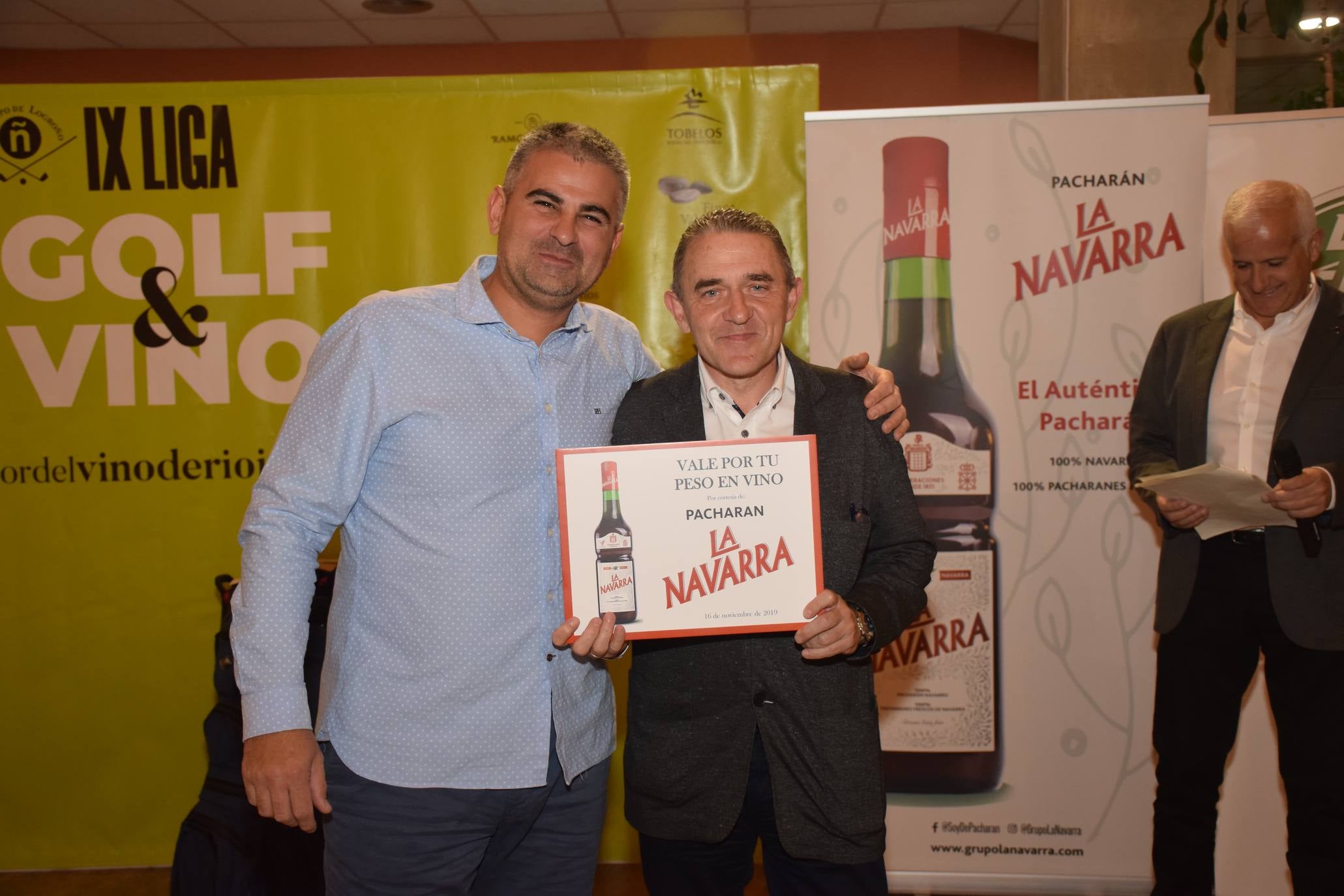 Entrega de premios a los ganadores de la Liga de Golf y Vino. 