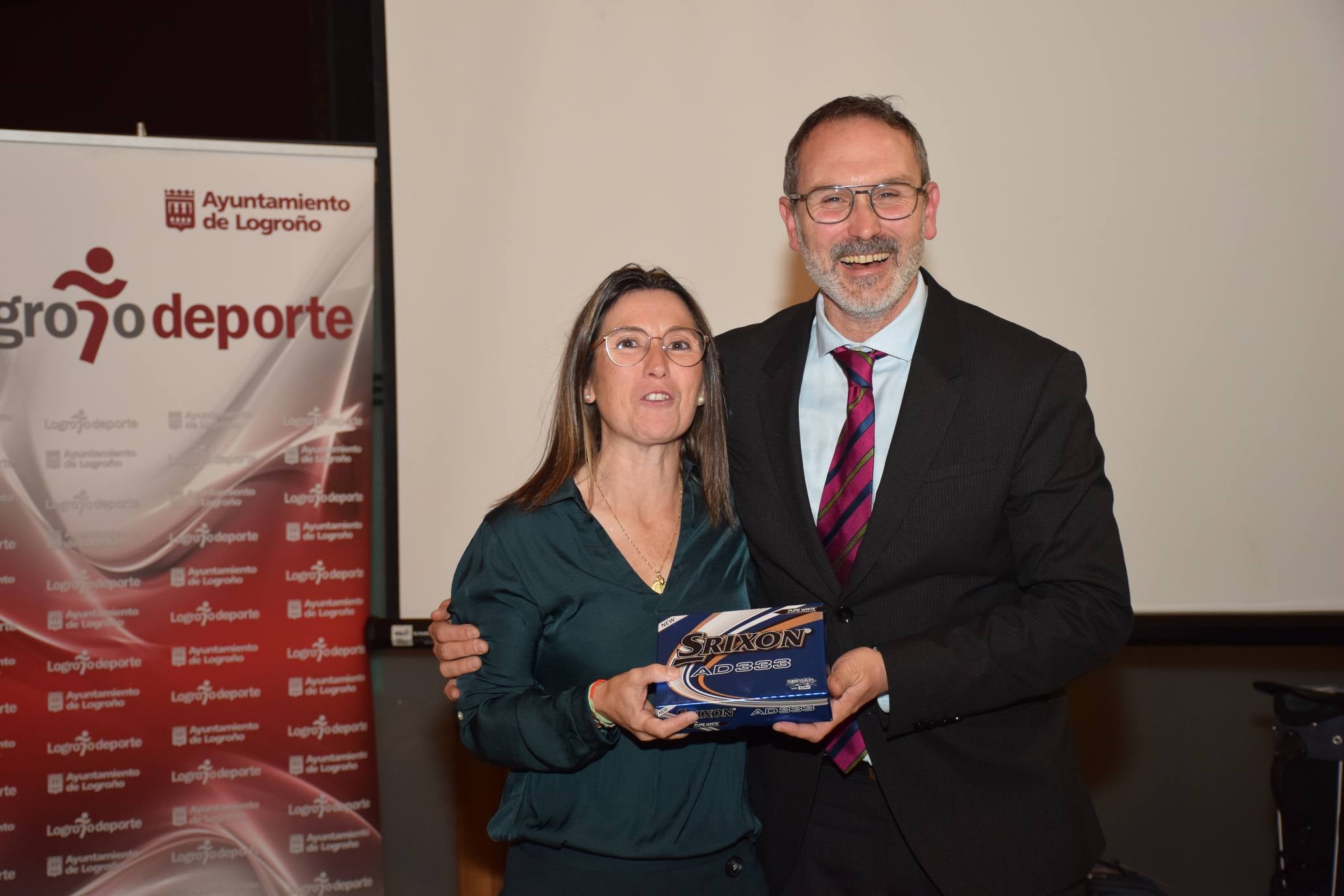 Entrega de premios a los ganadores de la Liga de Golf y Vino. 