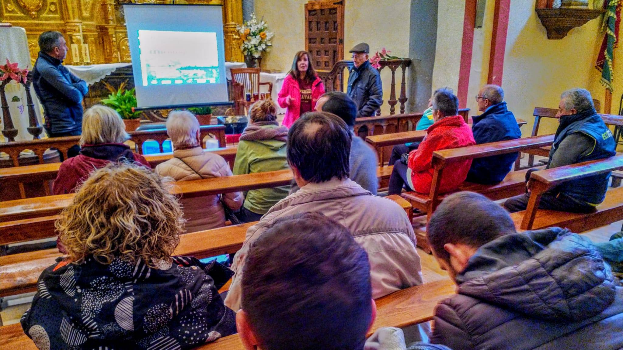 La localidad salió a buscar setas y aprender sobre ellas