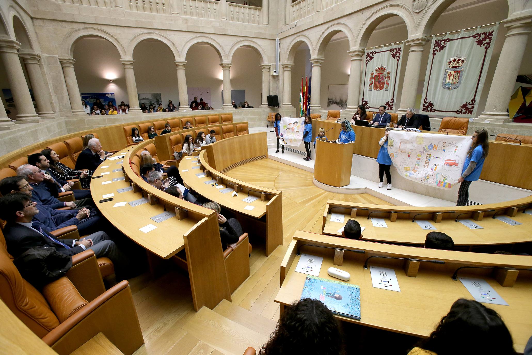 El Parlamento acogió la lectura del Manifiesto con motivo del 30º Aniversario de la Convención sobre los Derechos del Niño por parte del Comité de Unicef en La Rioja.