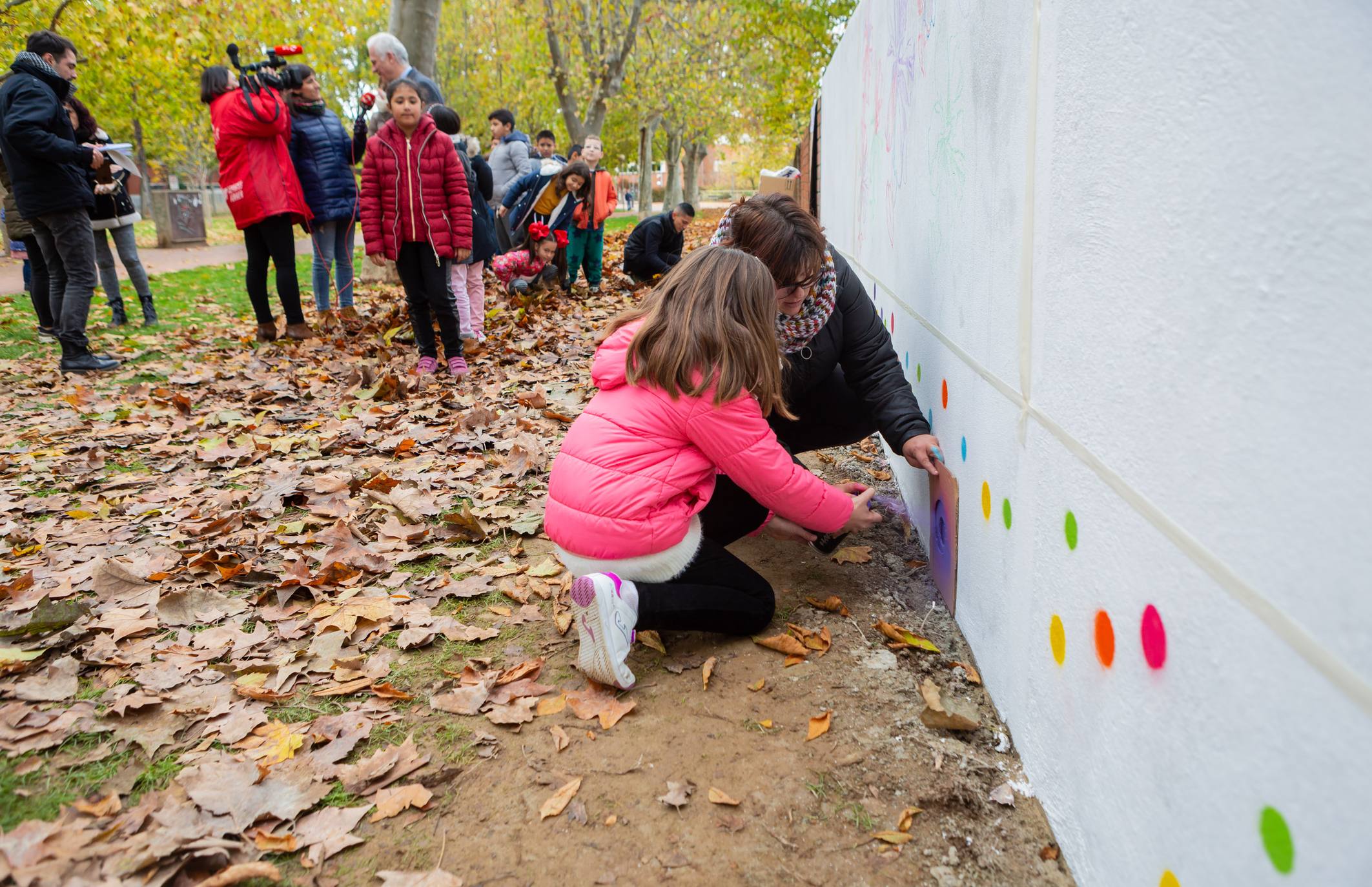 Escolares de Logroño pintan un mural en General Urrutia por las víctimas machistas