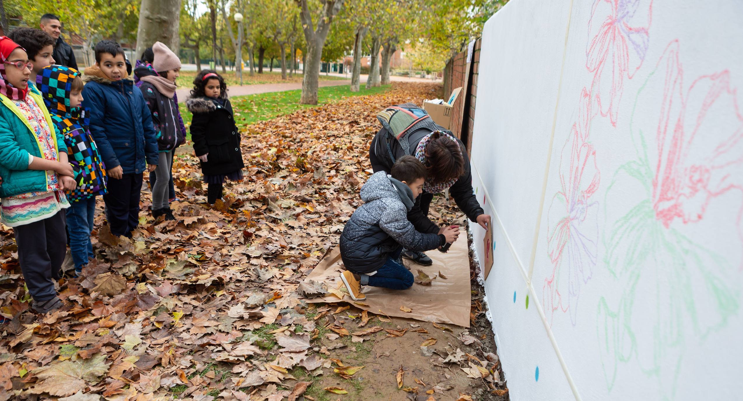 Escolares de Logroño pintan un mural en General Urrutia por las víctimas machistas