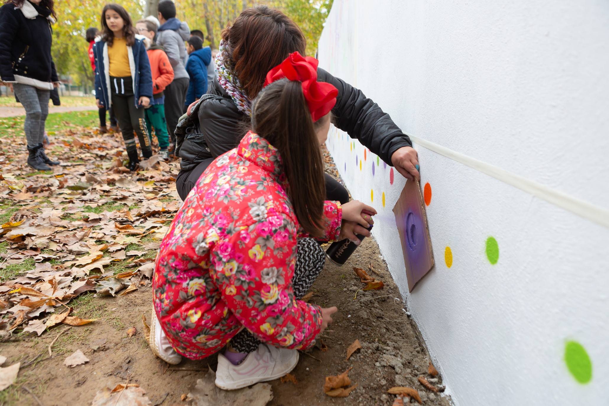 Escolares de Logroño pintan un mural en General Urrutia por las víctimas machistas