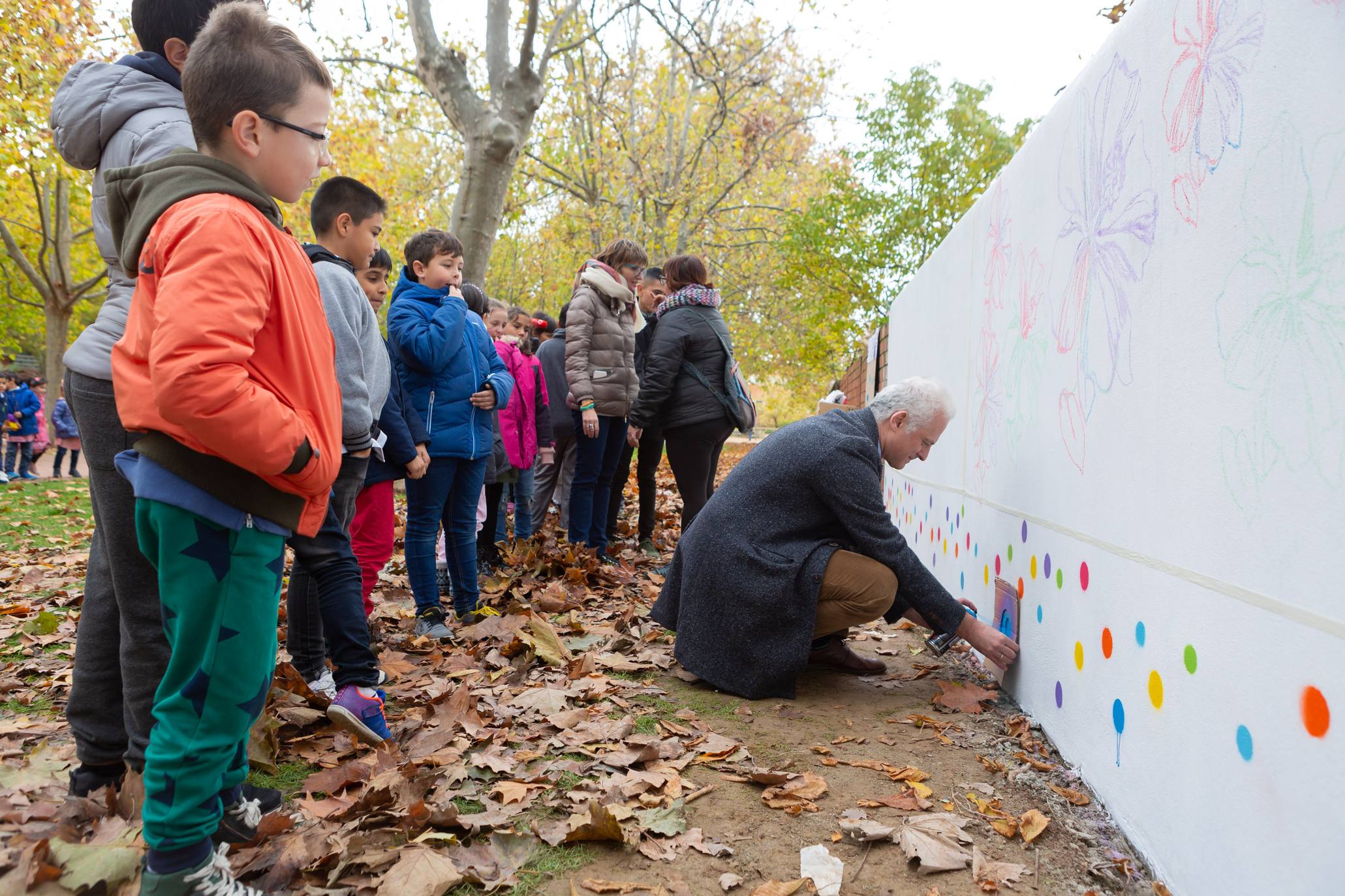 Escolares de Logroño pintan un mural en General Urrutia por las víctimas machistas