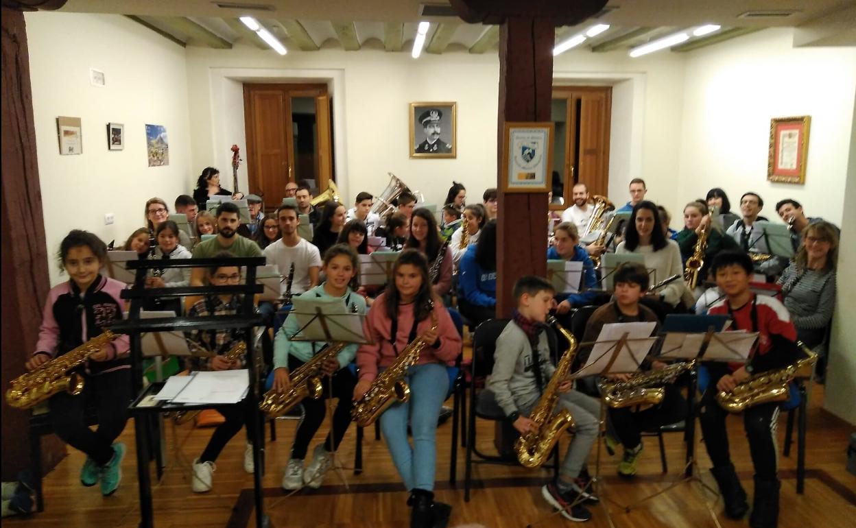 La banda de música de Ezcaray festeja este domingo Santa Celicia