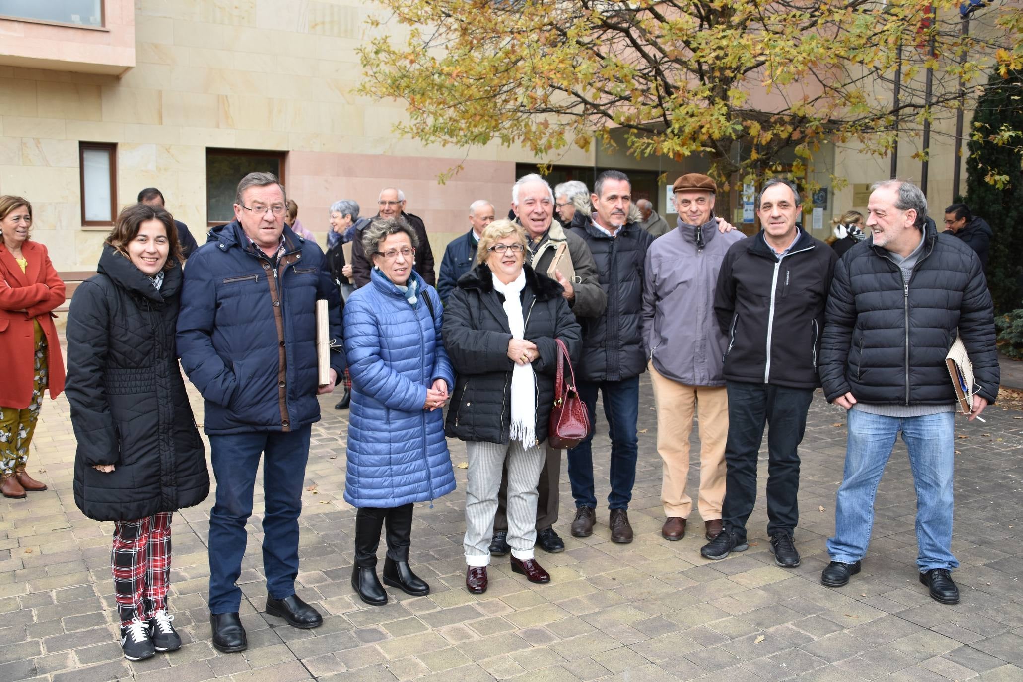 El Ayuntamiento de Ocón, dentro de los actos de los '40 años de ayuntamientos democráticos', celebró un homenaje a los alcaldes, concejales y representantes que han ejercido su labor en algún momento desde 1979 hasta la actualidad.