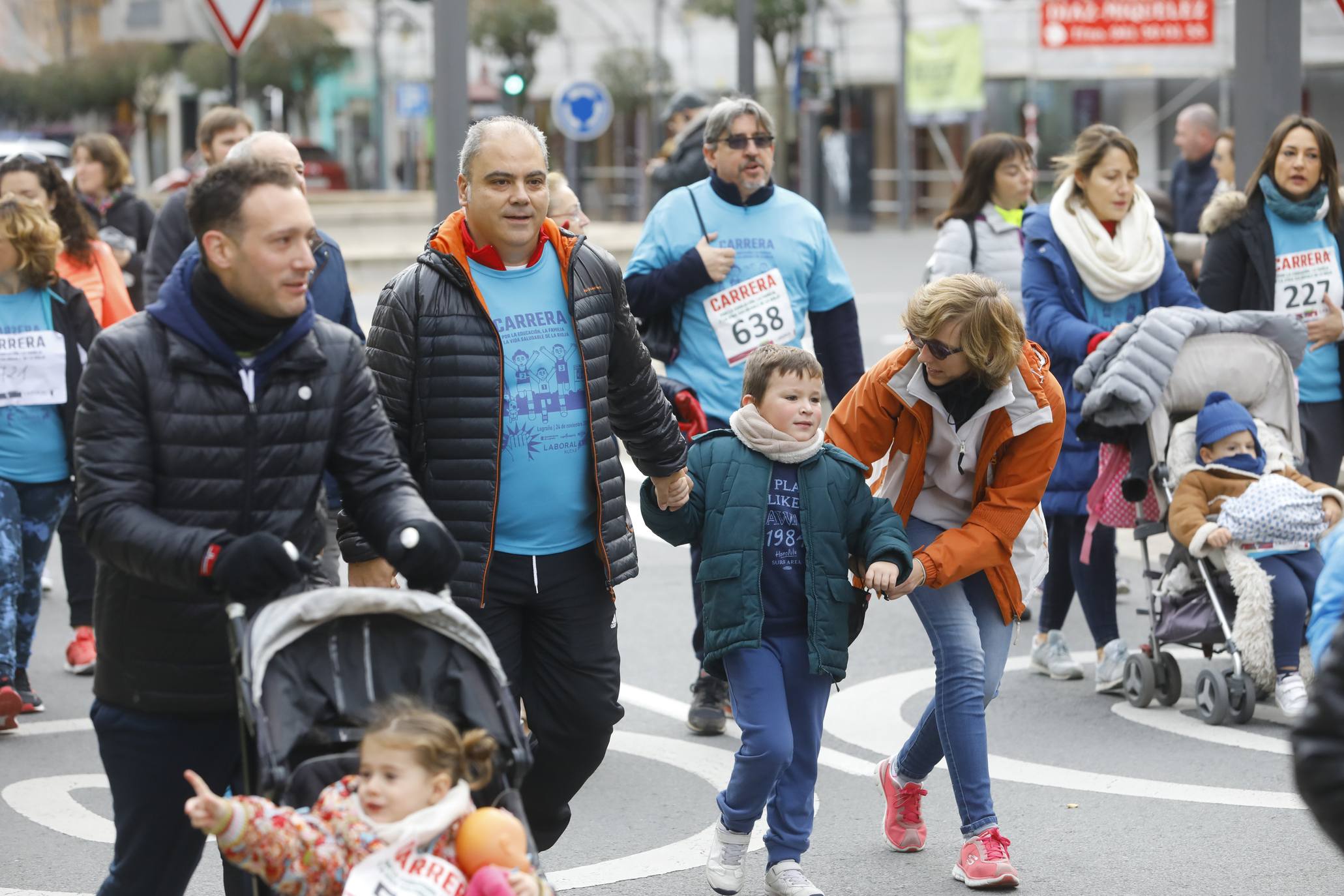 Cientos de familias y amigos han salido este domingo a hacer deporte por la capital riojana... ¡con un ambientazo increíble!