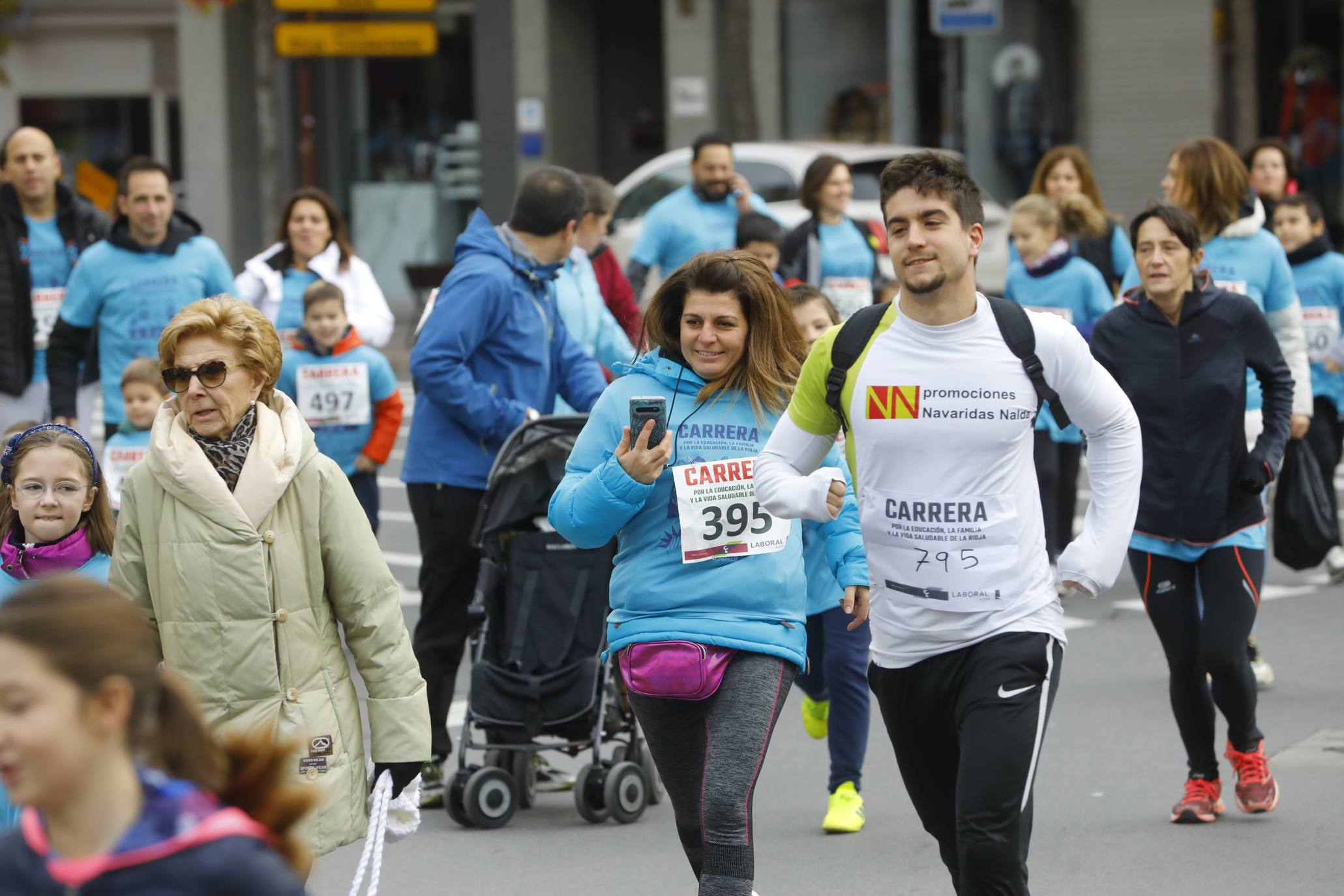 Cientos de familias y amigos han salido este domingo a hacer deporte por la capital riojana... ¡con un ambientazo increíble!