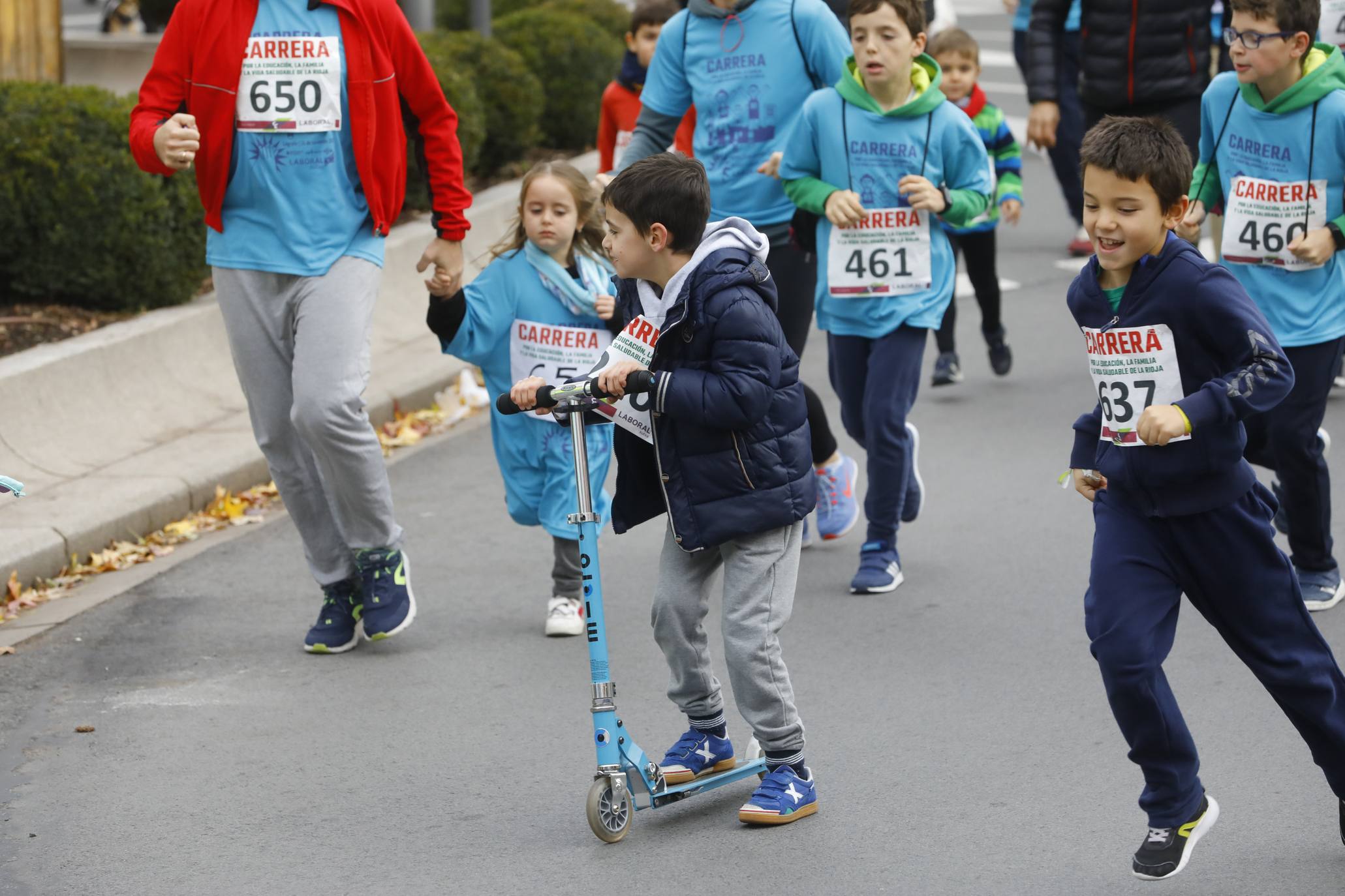 Cientos de familias y amigos han salido este domingo a hacer deporte por la capital riojana... ¡con un ambientazo increíble!