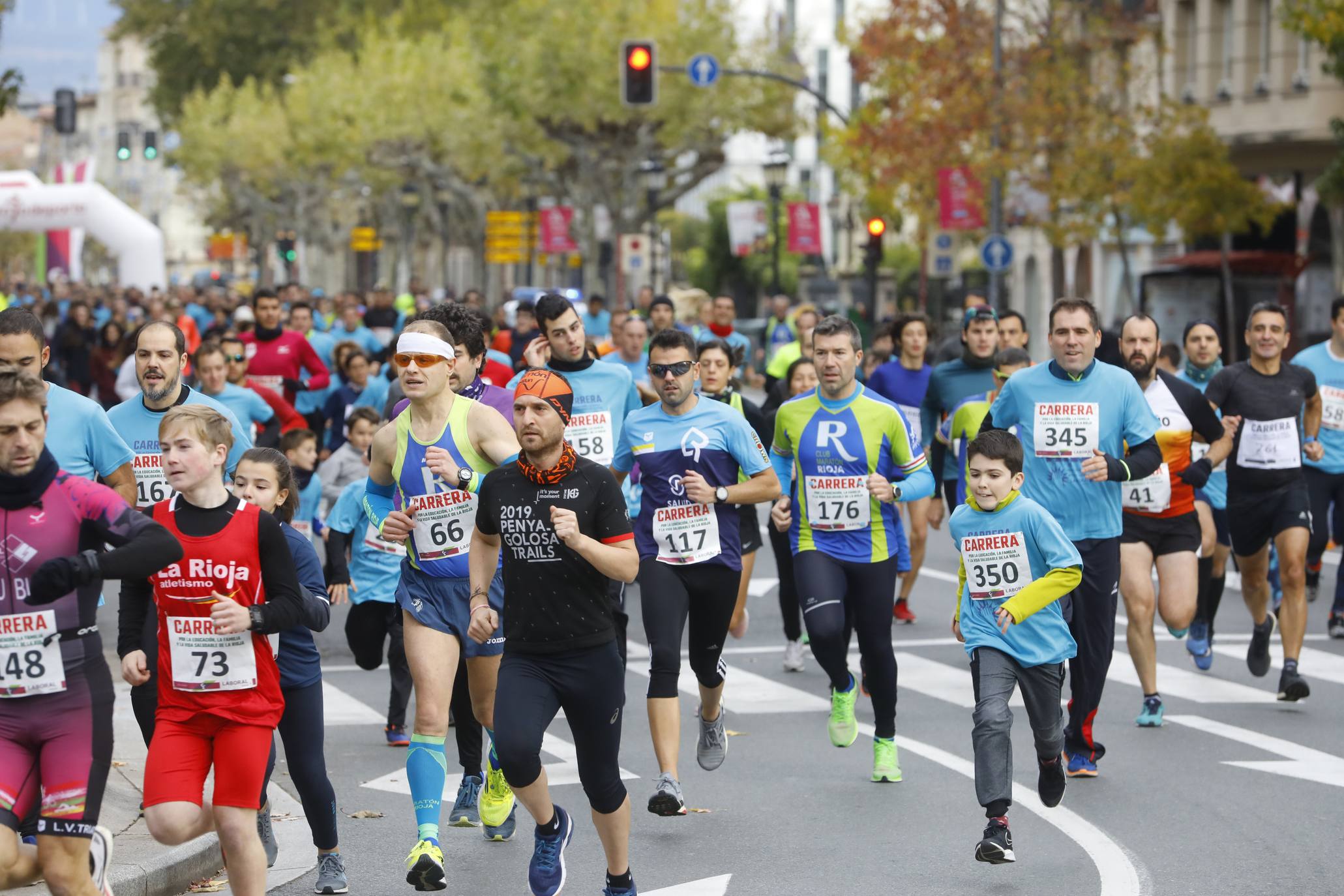 Cientos de familias y amigos han salido este domingo a hacer deporte por la capital riojana... ¡con un ambientazo increíble!