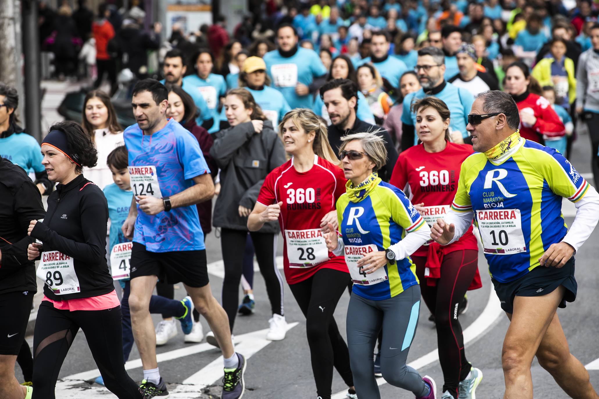 Cientos de familias y amigos han salido este domingo a hacer deporte por la capital riojana... ¡con un ambientazo increíble!