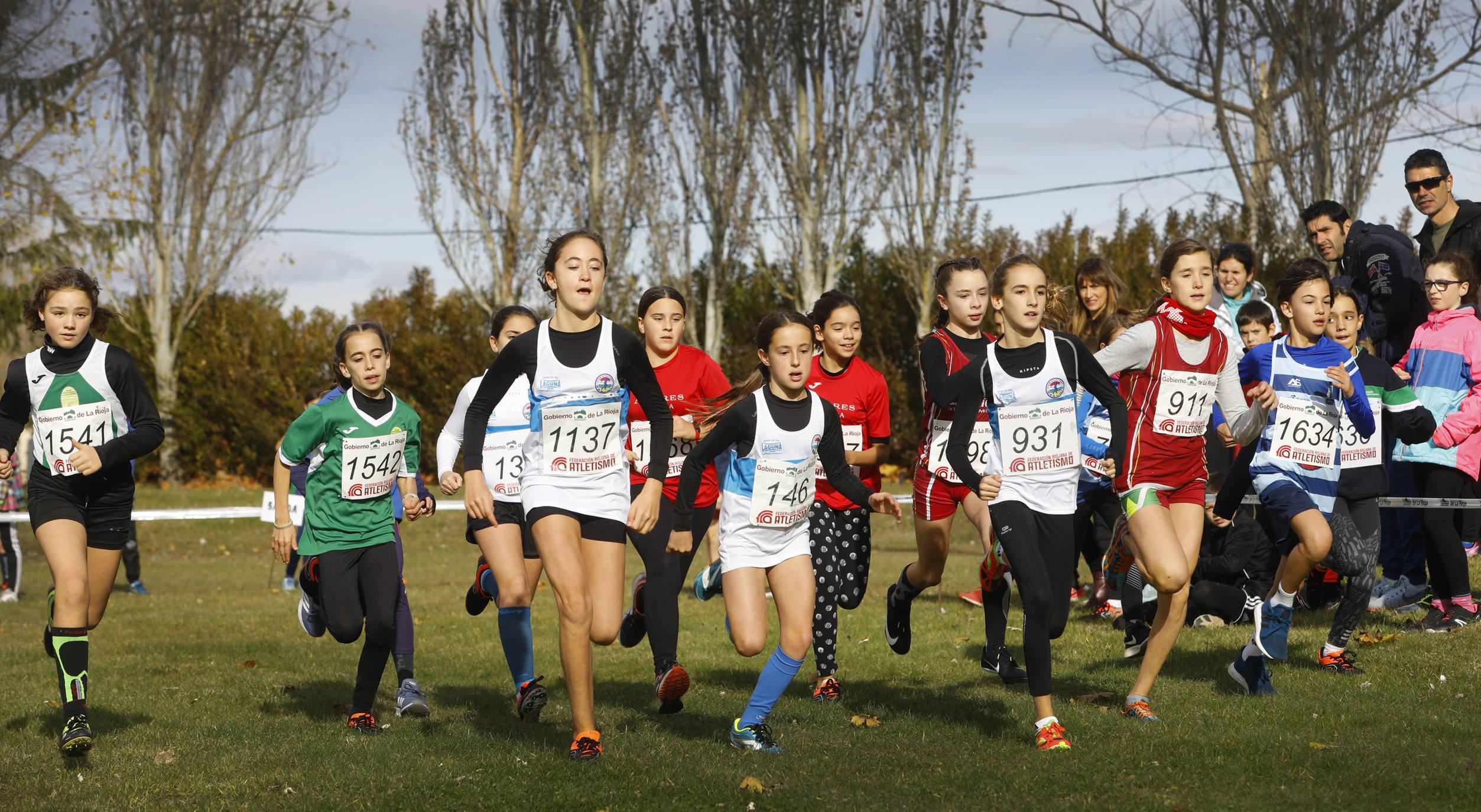 La galería de imágenes de la jornada de Cross en el municipio lo resume todo: mucho ambiente, risas y ejercicio físico en un día muy especial para todos los pequeños guerreros