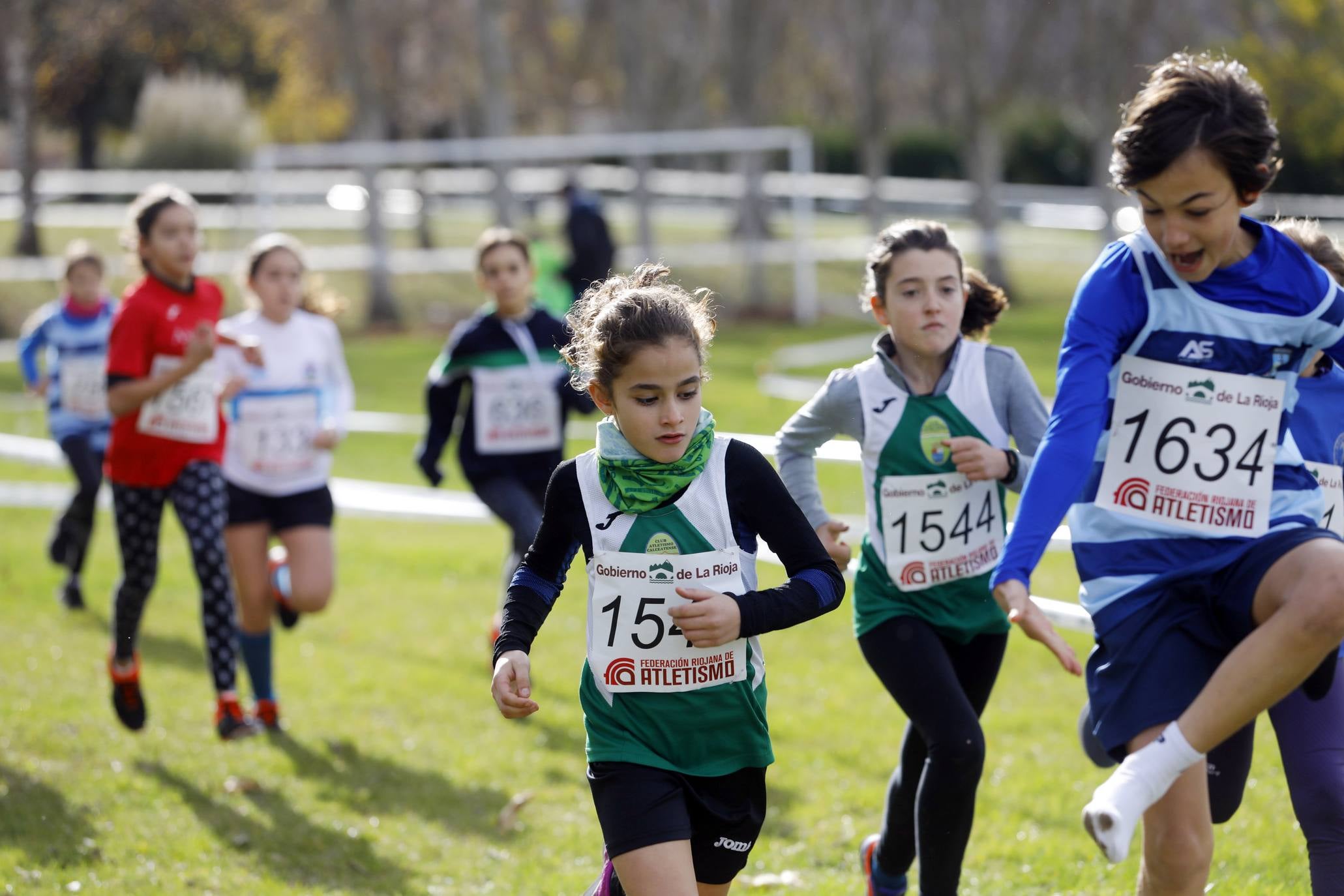 La galería de imágenes de la jornada de Cross en el municipio lo resume todo: mucho ambiente, risas y ejercicio físico en un día muy especial para todos los pequeños guerreros