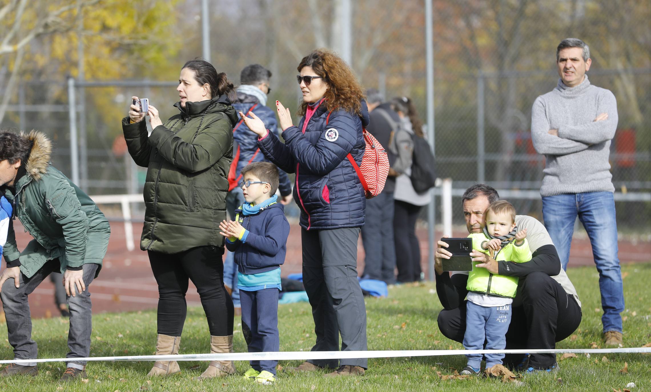 La galería de imágenes de la jornada de Cross en el municipio lo resume todo: mucho ambiente, risas y ejercicio físico en un día muy especial para todos los pequeños guerreros