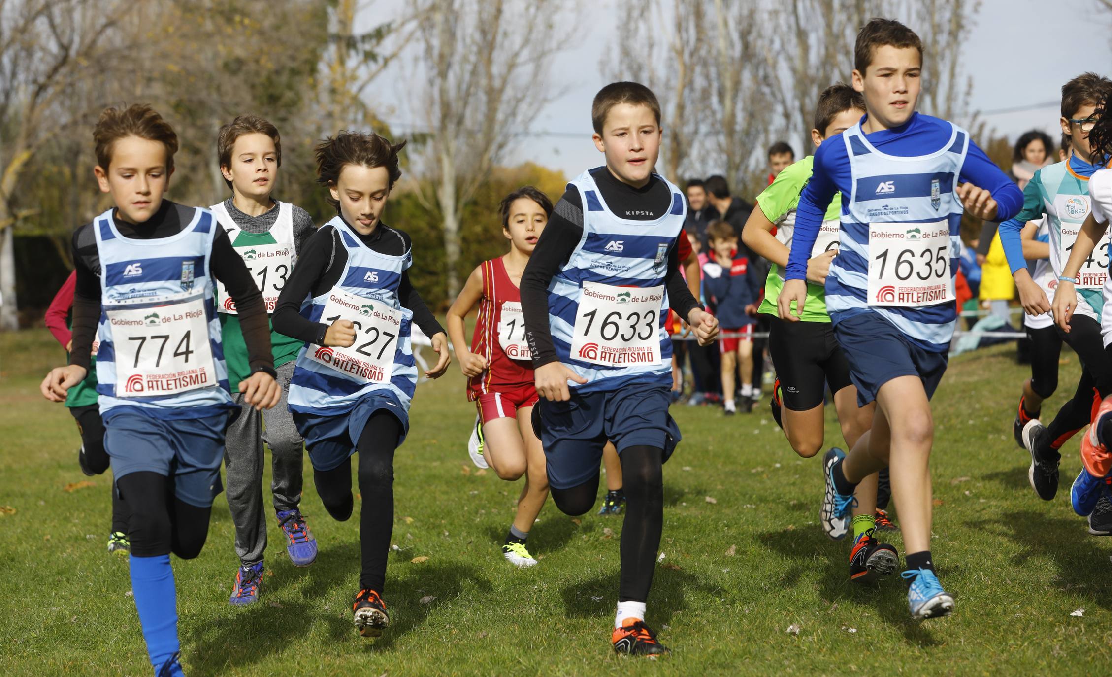 La galería de imágenes de la jornada de Cross en el municipio lo resume todo: mucho ambiente, risas y ejercicio físico en un día muy especial para todos los pequeños guerreros