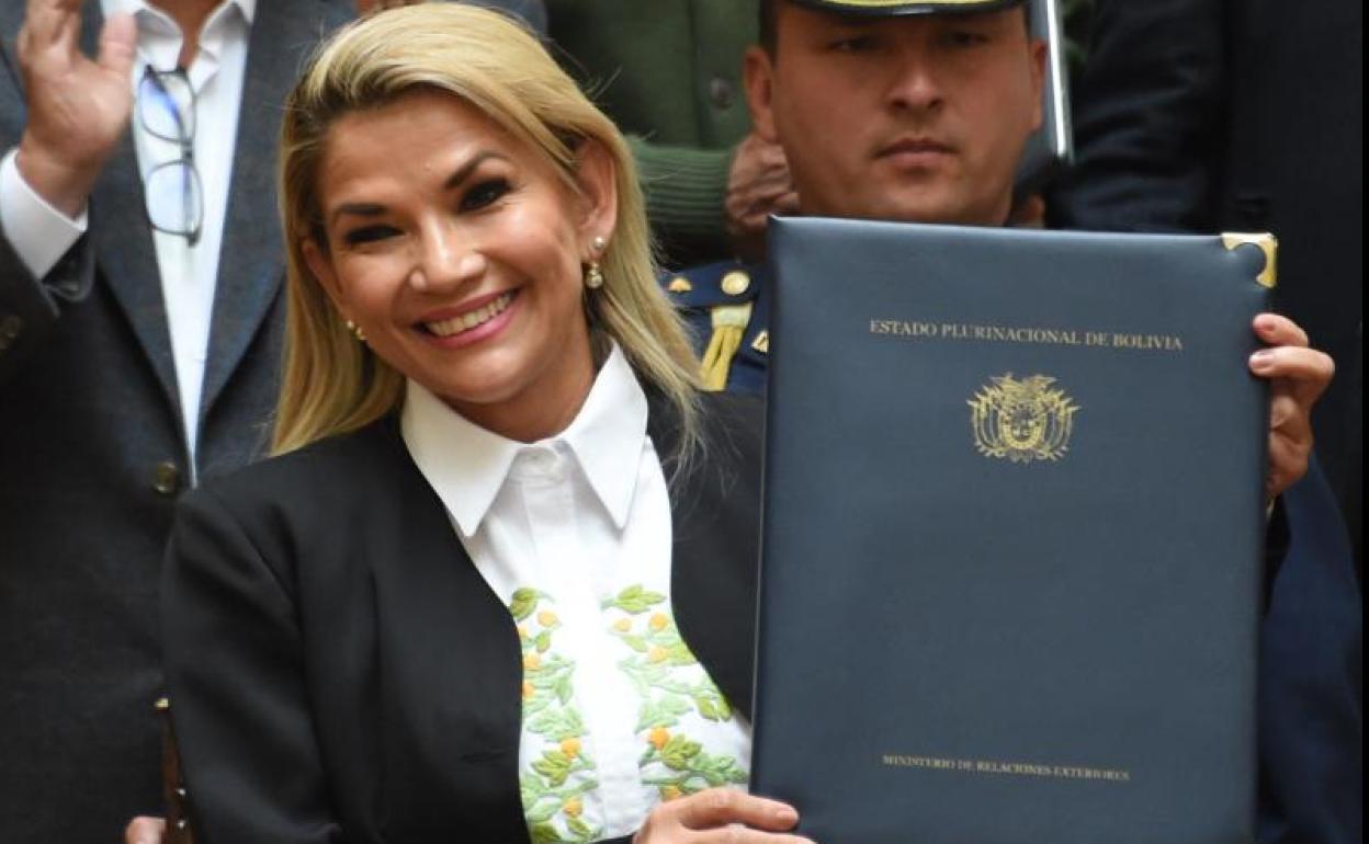 La presidenta interina de Bolivia, Jeanine Áñez.