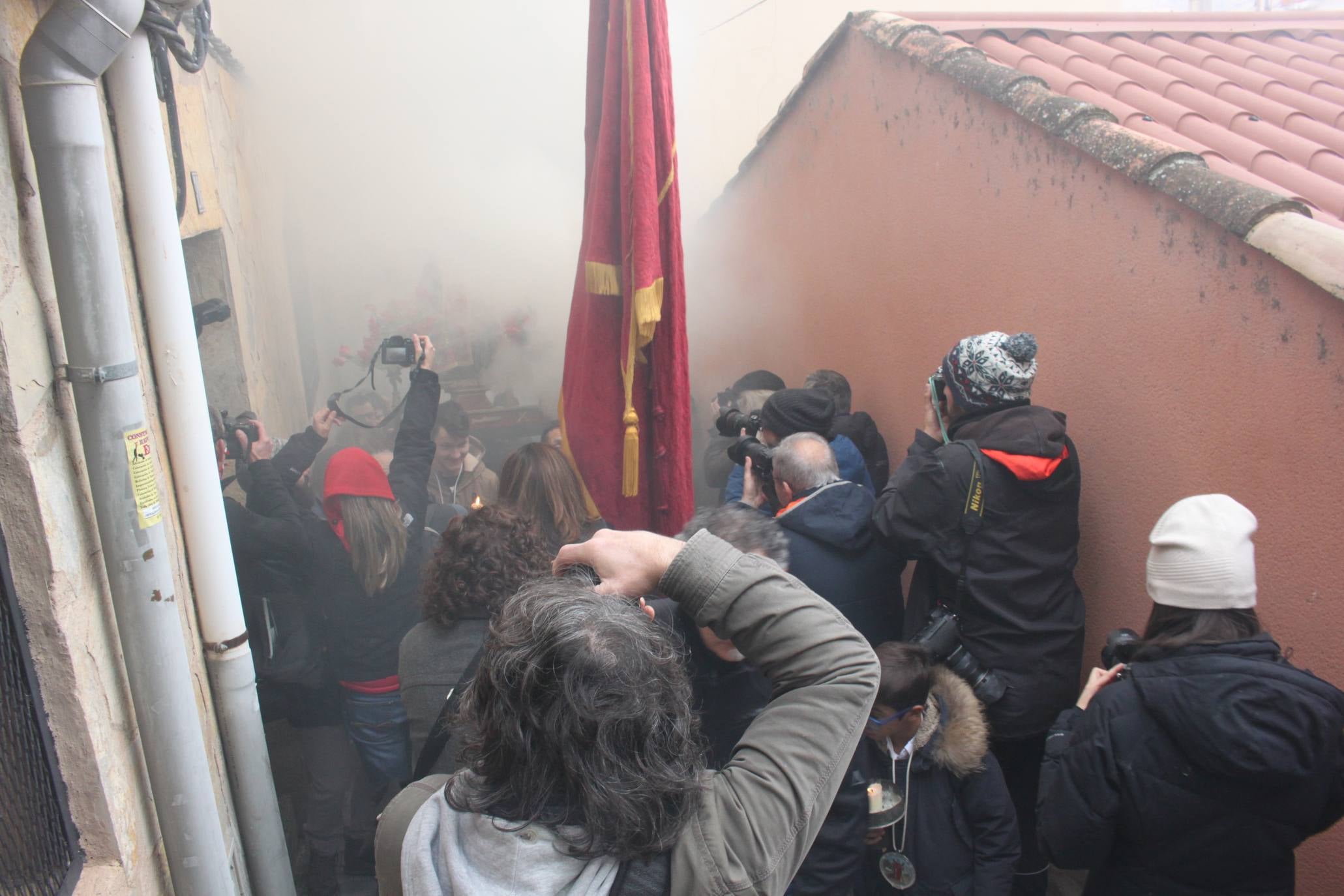 Impresionante, como cada año, la Procesión del Humo de Arnedillo. 