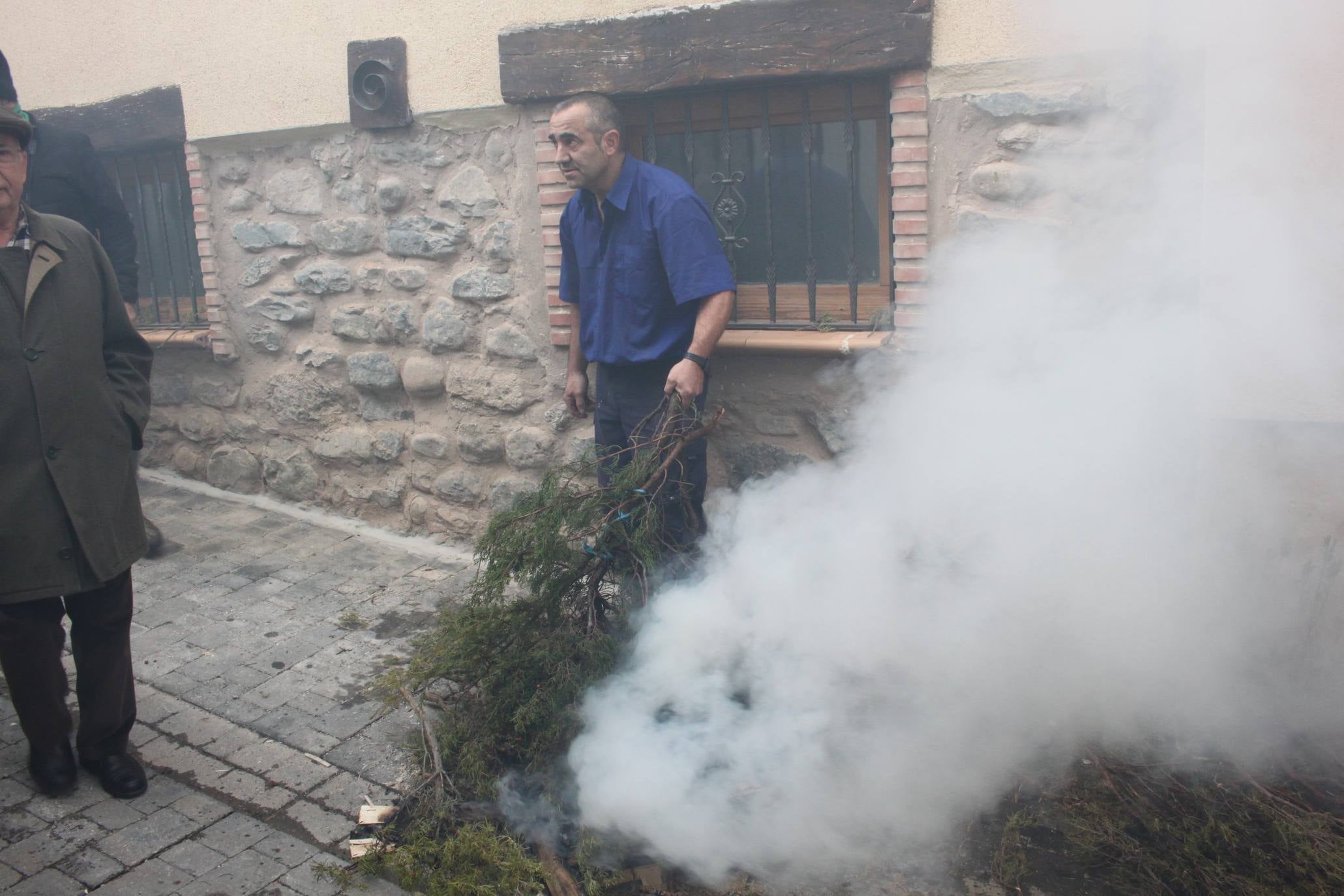 Impresionante, como cada año, la Procesión del Humo de Arnedillo. 