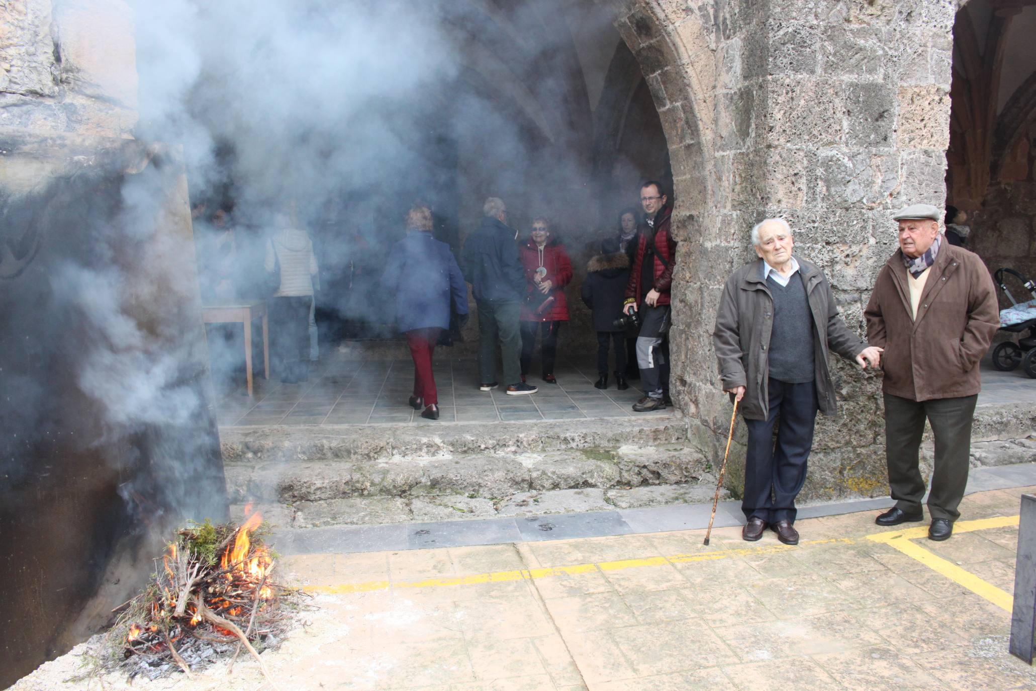 Impresionante, como cada año, la Procesión del Humo de Arnedillo. 