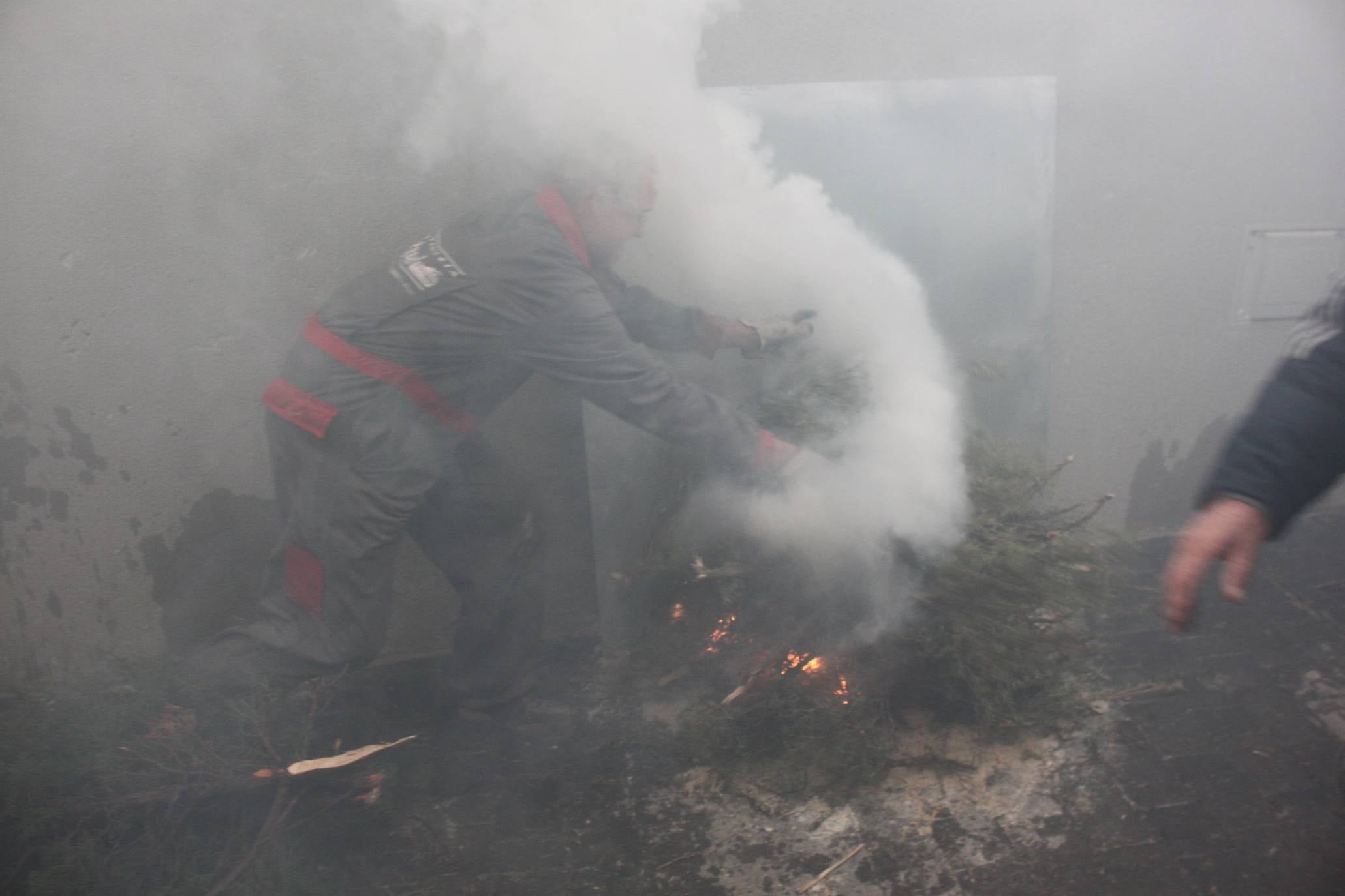 Impresionante, como cada año, la Procesión del Humo de Arnedillo. 