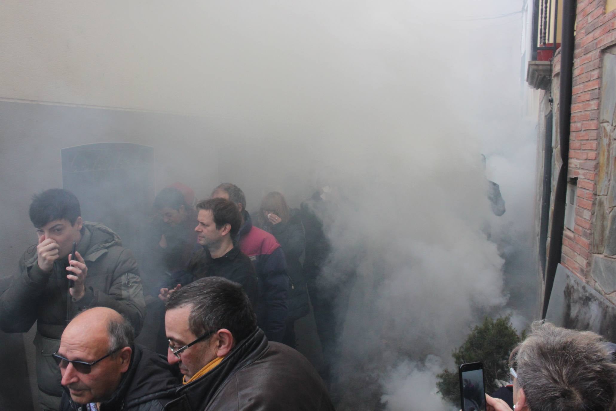 Impresionante, como cada año, la Procesión del Humo de Arnedillo. 