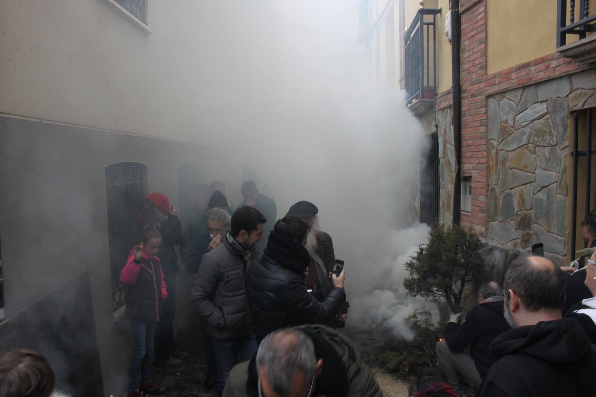 Impresionante, como cada año, la Procesión del Humo de Arnedillo. 