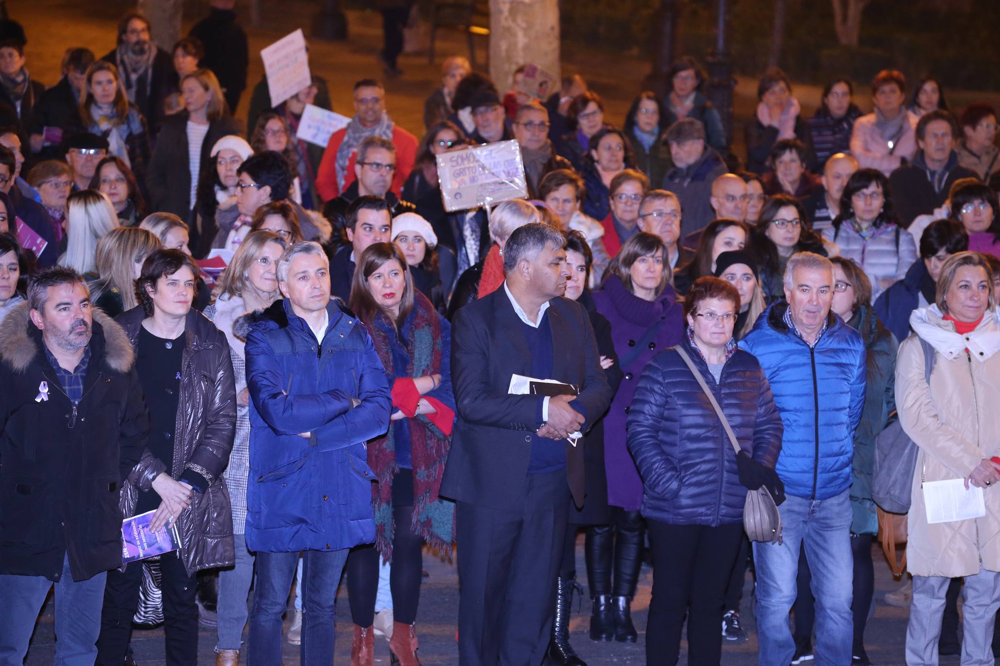 Una concentración ha tenido lugar en El Espolón y la otra ha discurrido por la calle Portales. 