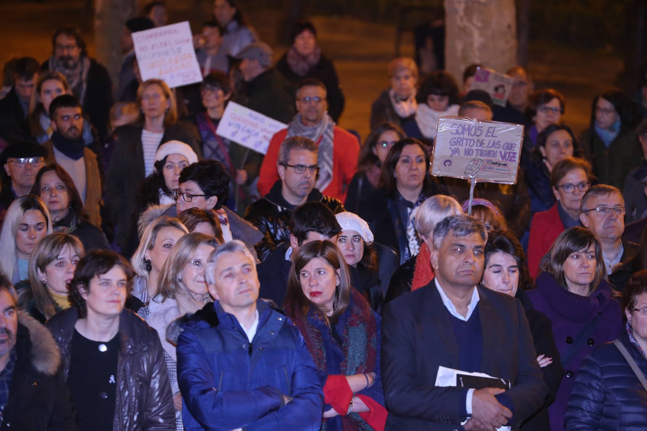 Una concentración ha tenido lugar en El Espolón y la otra ha discurrido por la calle Portales. 