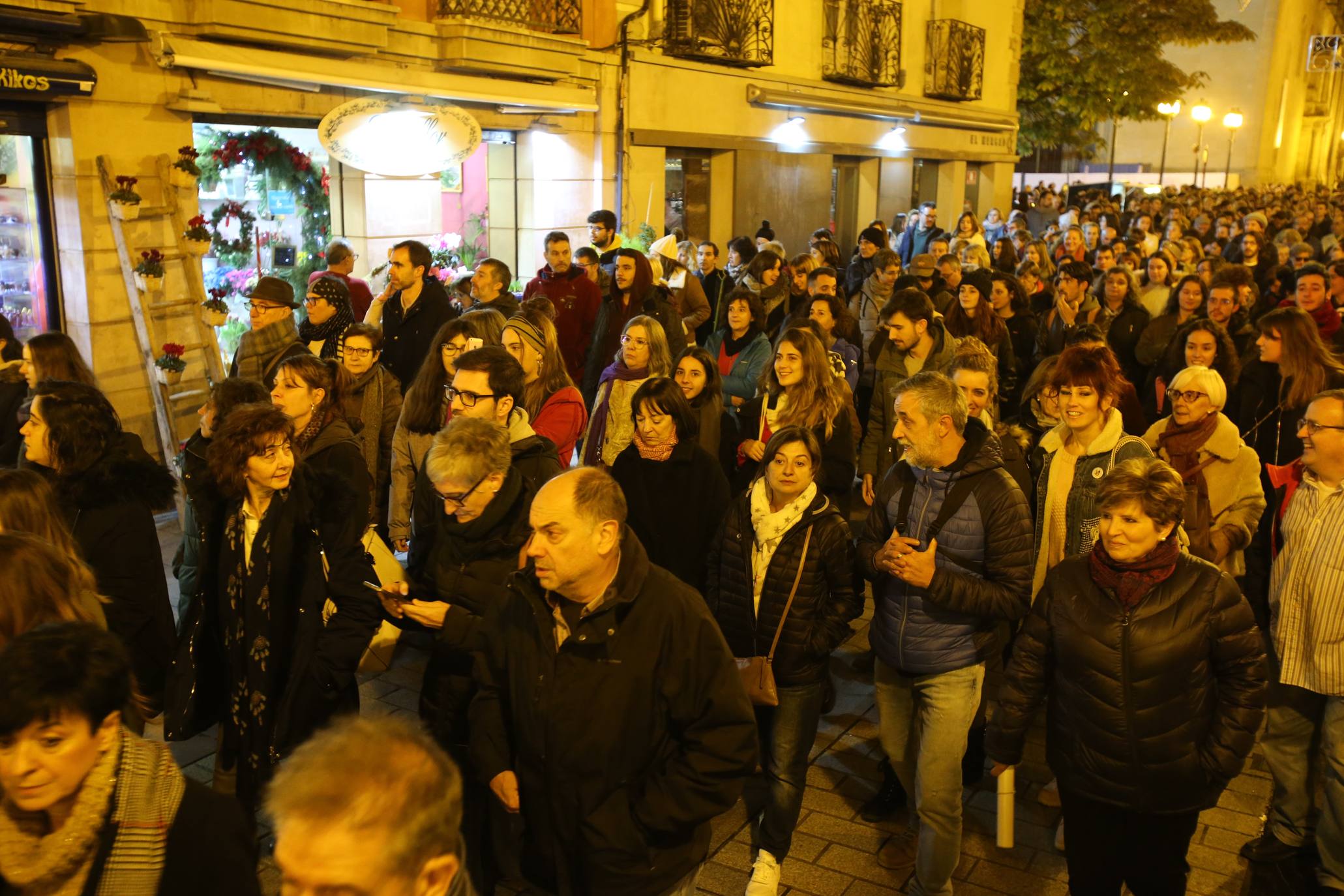 Una concentración ha tenido lugar en El Espolón y la otra ha discurrido por la calle Portales. 