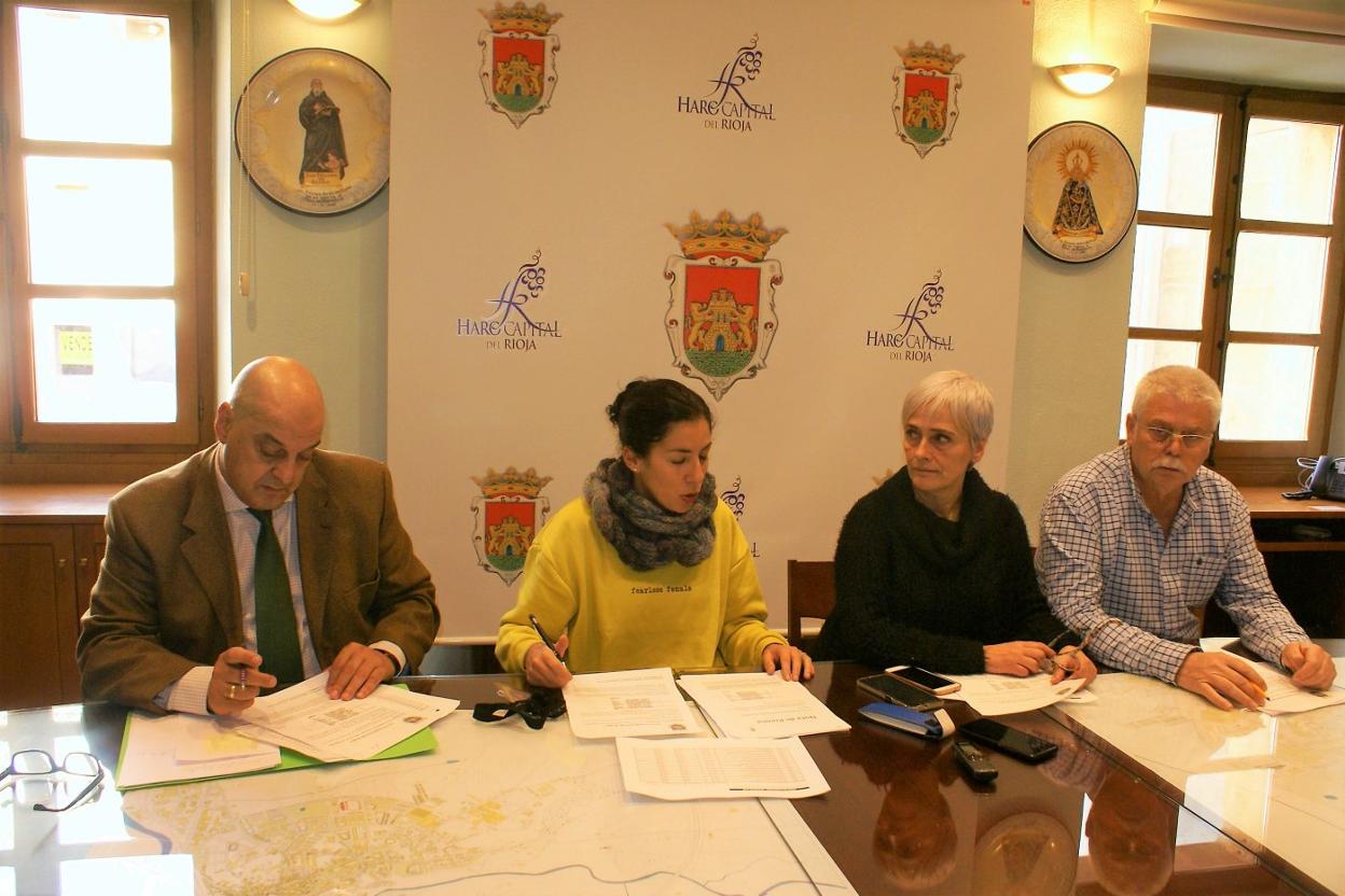 Leopoldo García, Laura Rivado, Arantxa Carrero y Ángel Conde, en la rueda de prensa ofrecida en el Ayuntamiento. 