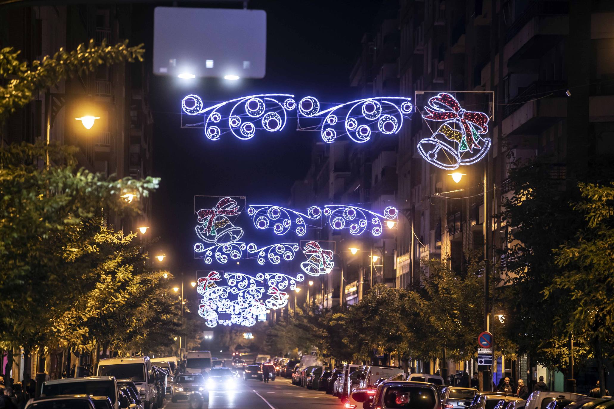 Las luces de Navidad iluminan Logroño