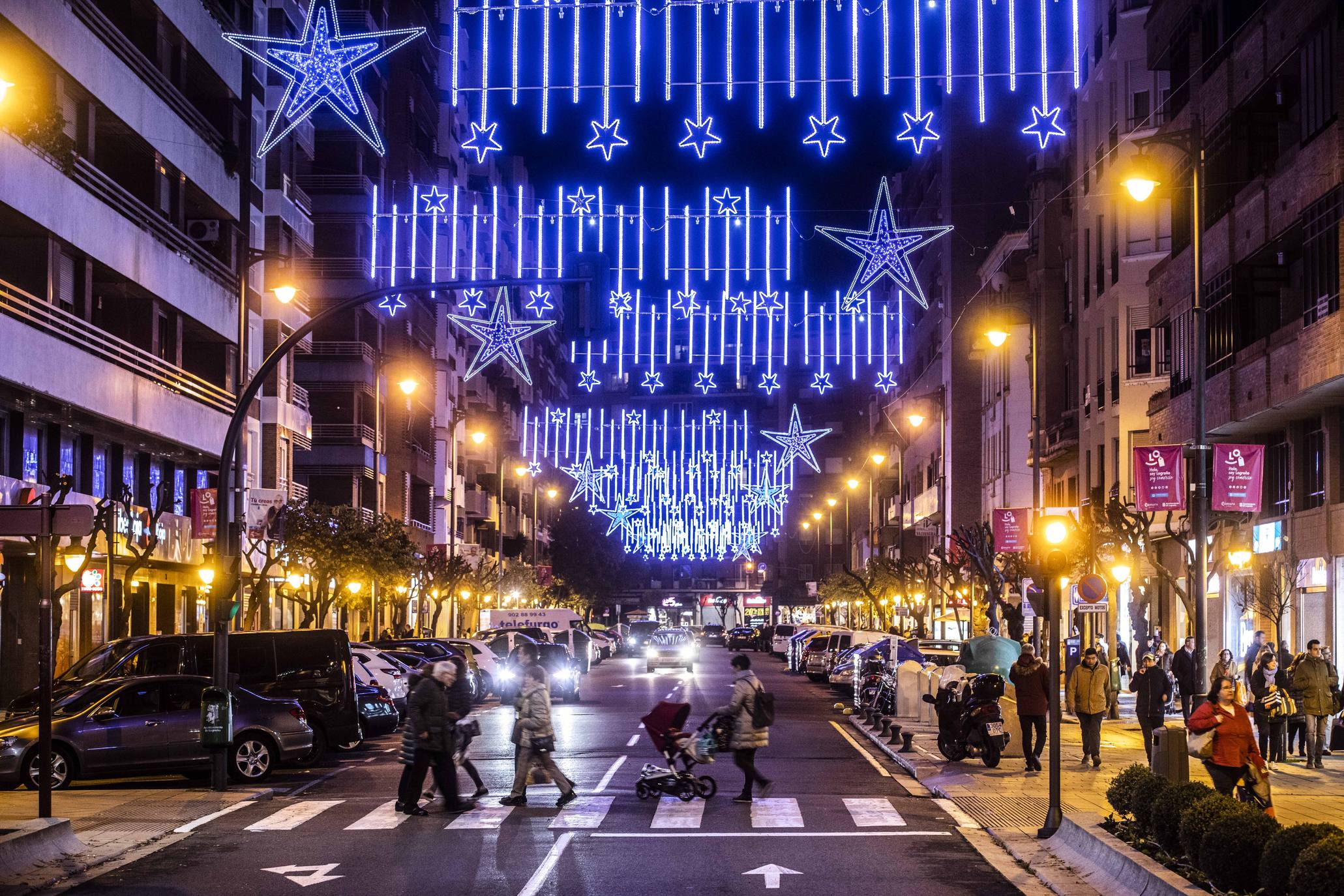 Las luces de Navidad iluminan Logroño