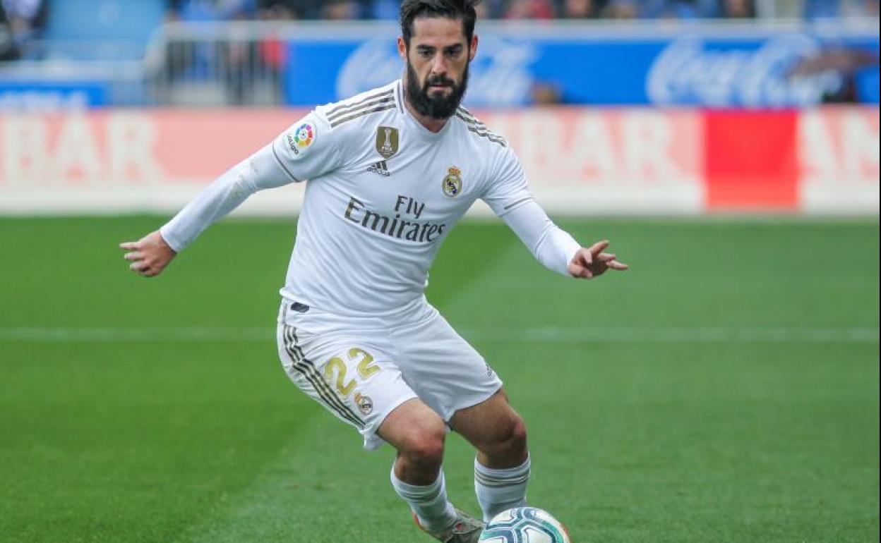 Isco, en una acción del partido ante el Alavés. 