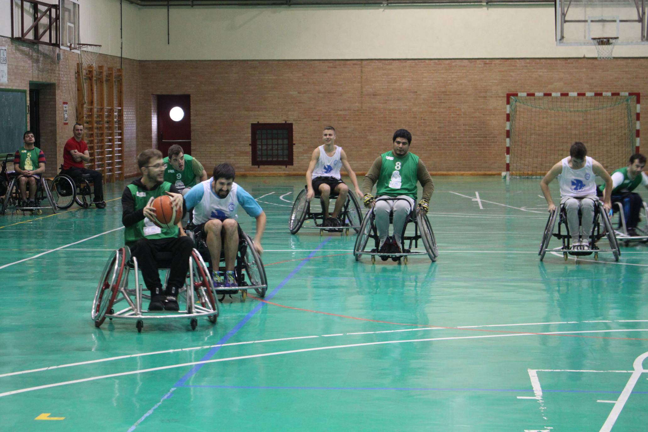 Fotos: Baloncesto en silla de ruedas en la Semana de la Discapacidad de Arnedo