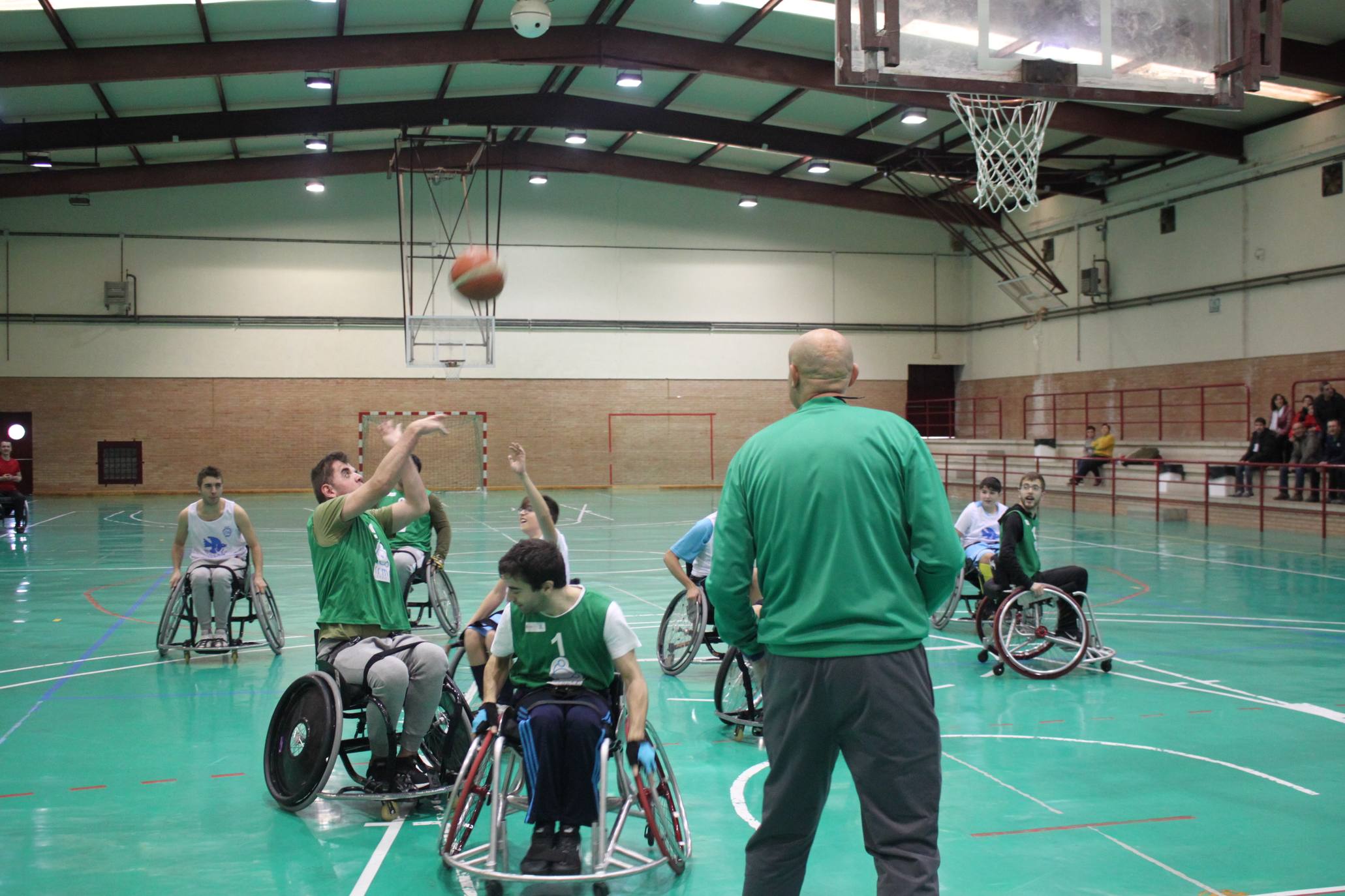 Fotos: Baloncesto en silla de ruedas en la Semana de la Discapacidad de Arnedo