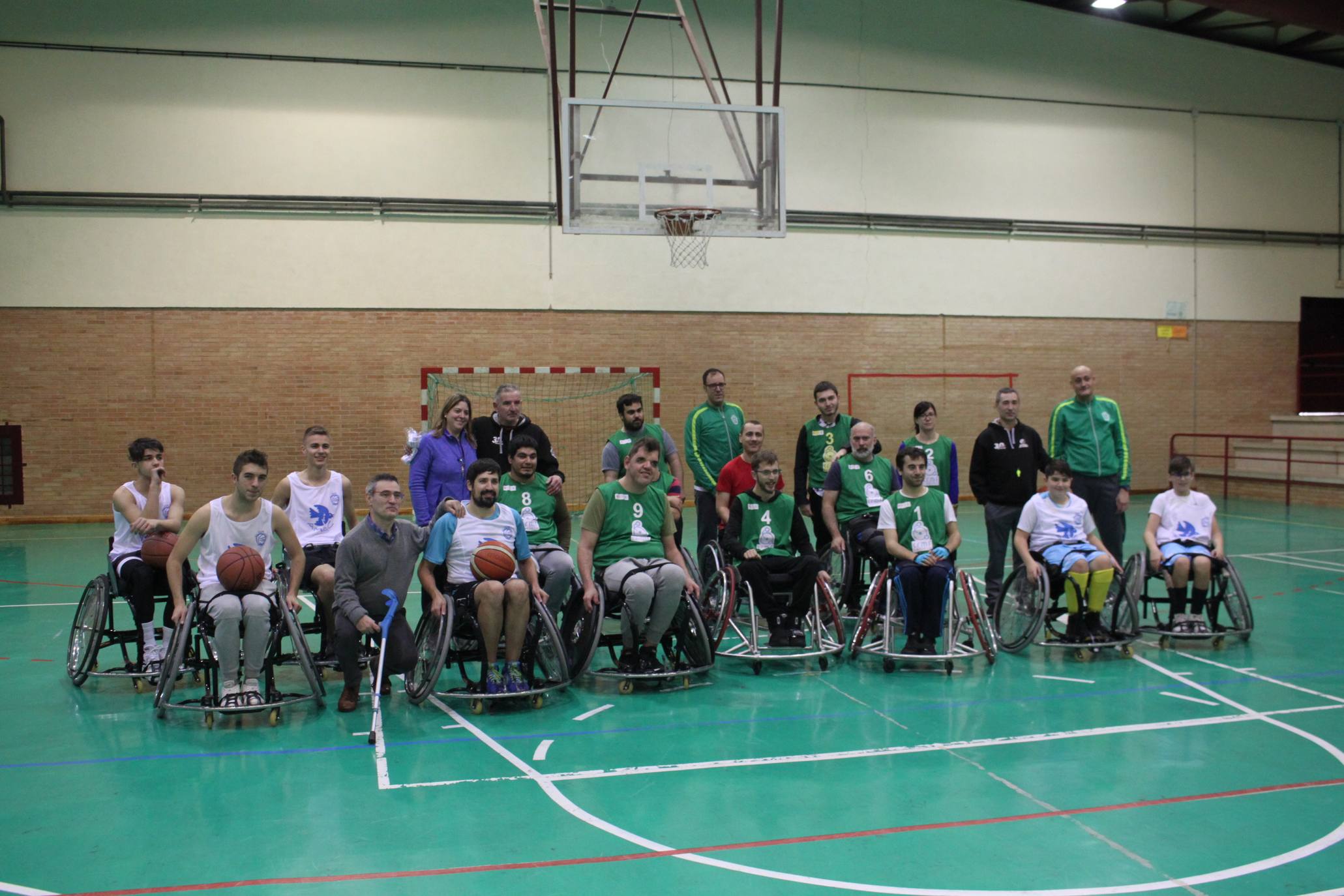 Fotos: Baloncesto en silla de ruedas en la Semana de la Discapacidad de Arnedo